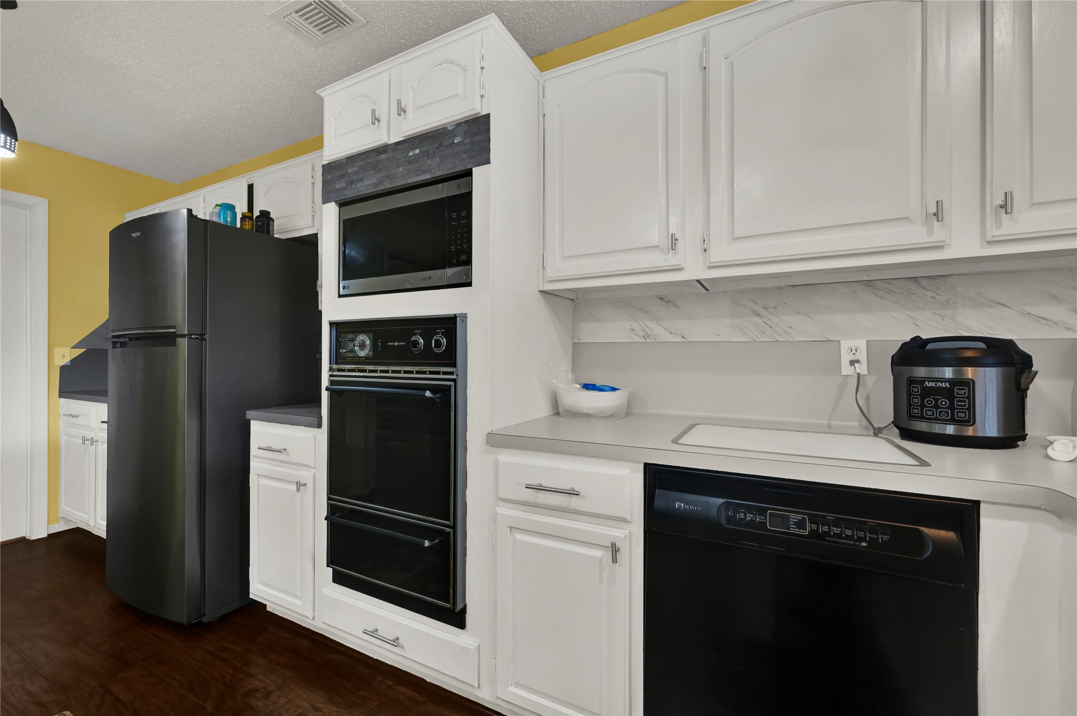 8911 Rocky Valley Drive Property Photo 6