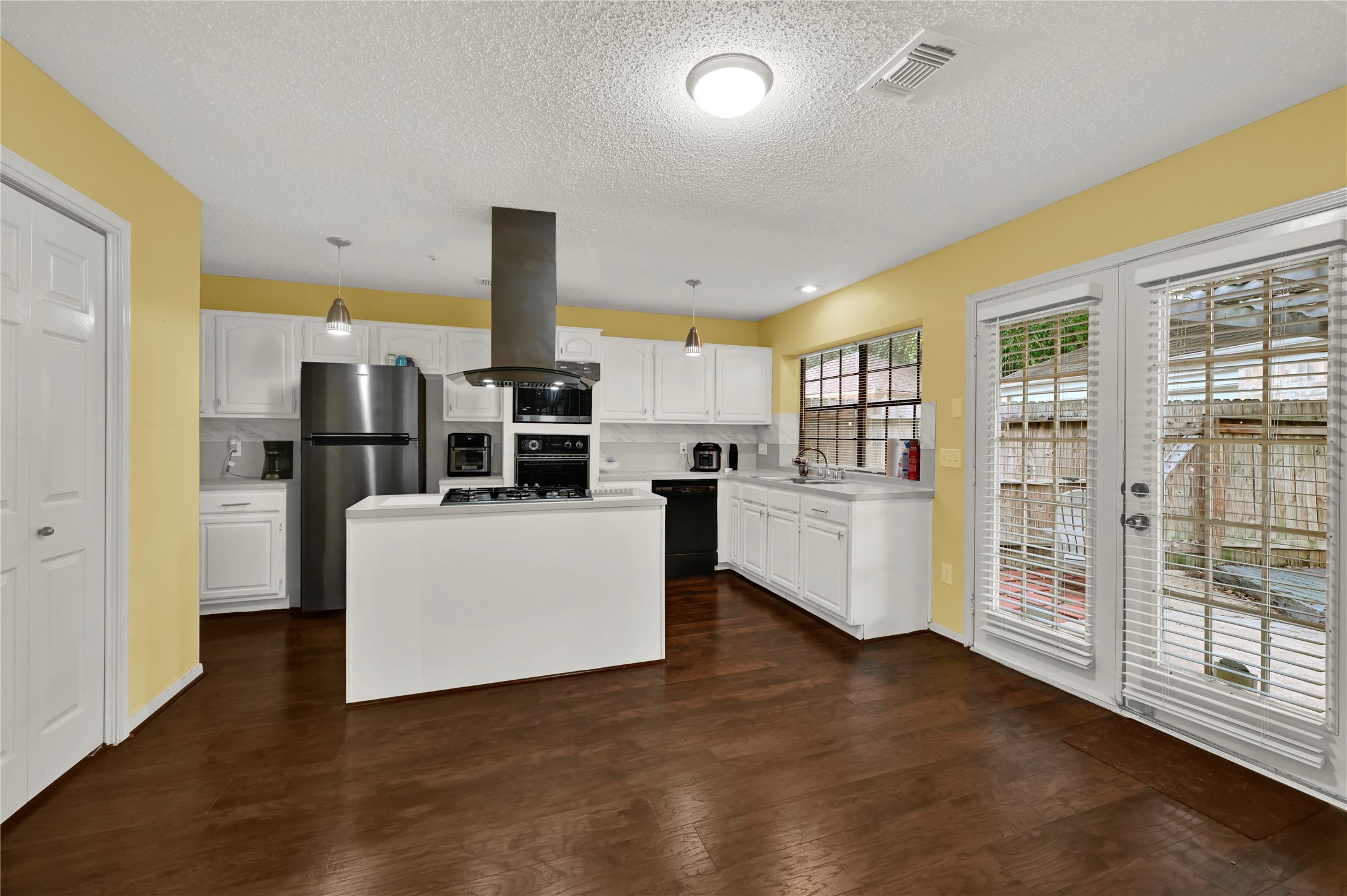 8911 Rocky Valley Drive Property Photo 8