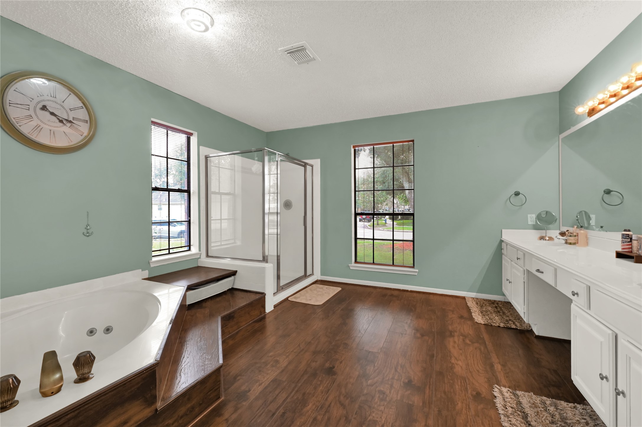 8911 Rocky Valley Drive Property Photo 13