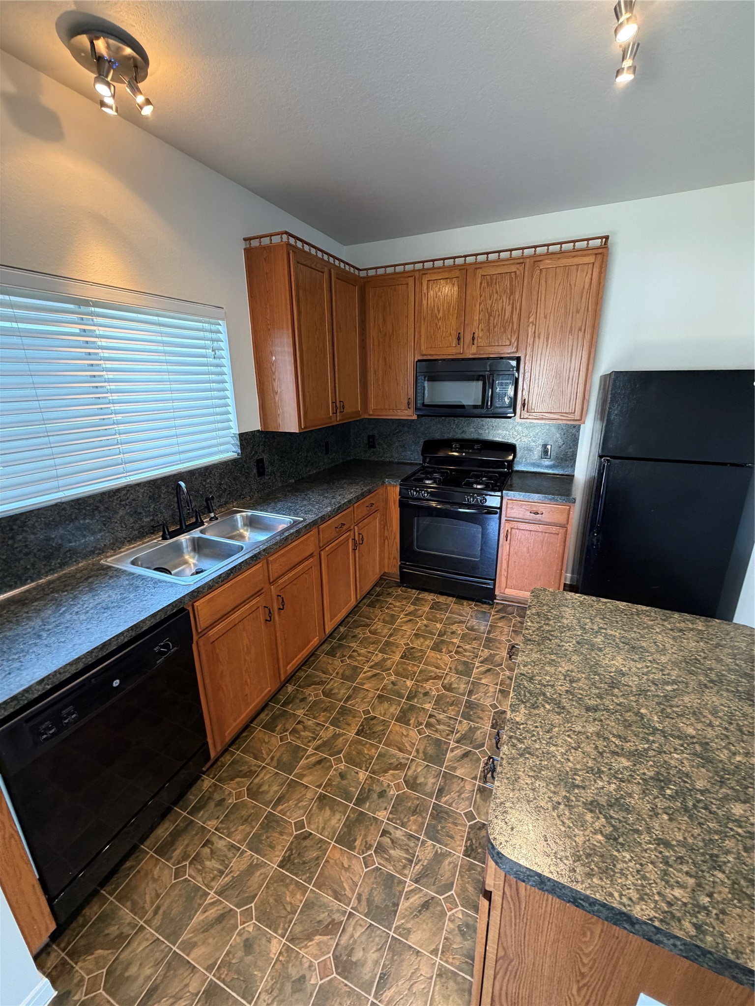 21822 Grassy Hill Lane Property Photo 9