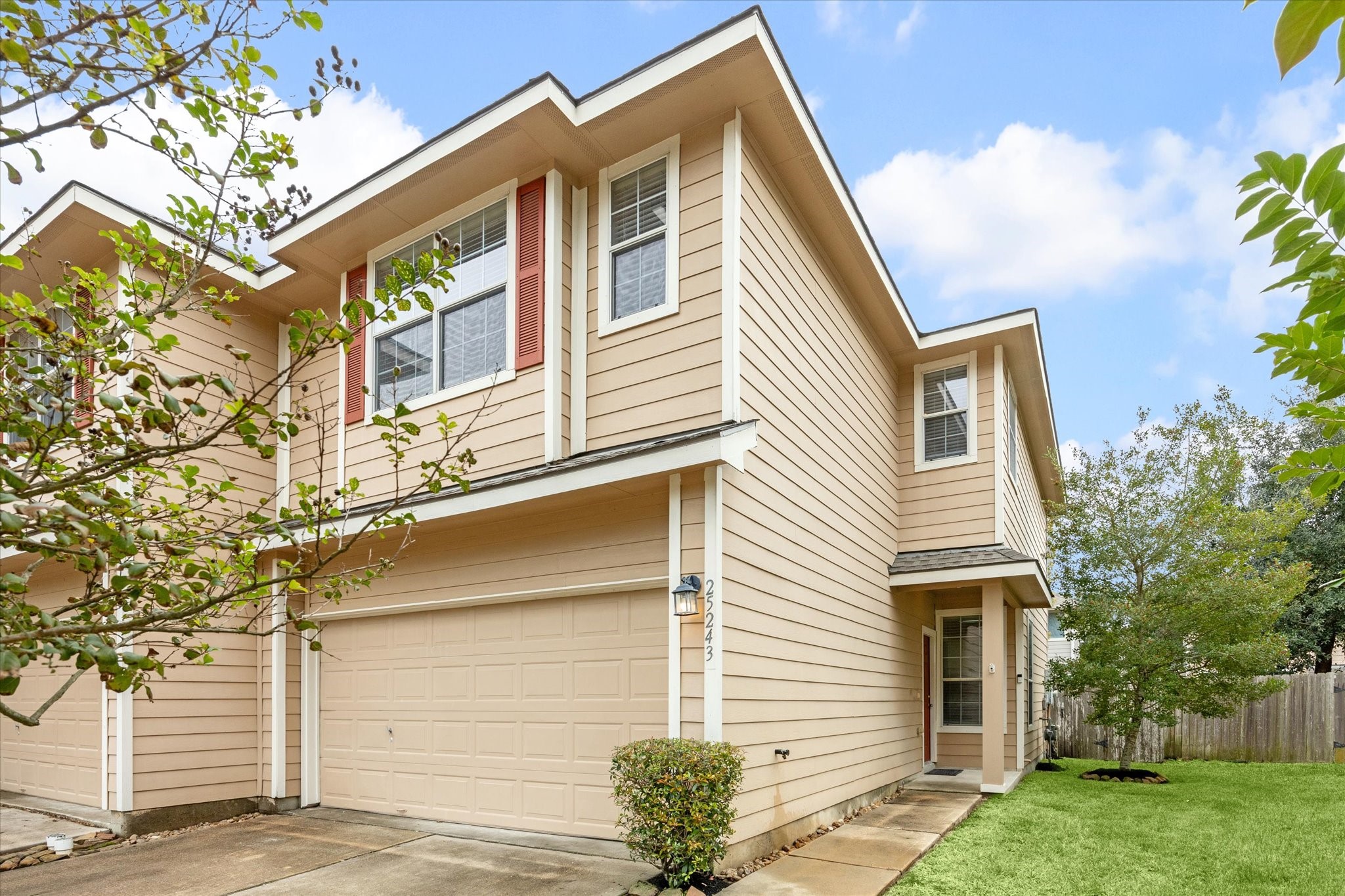 25243 Bentley Glen Lane Property Photo 1