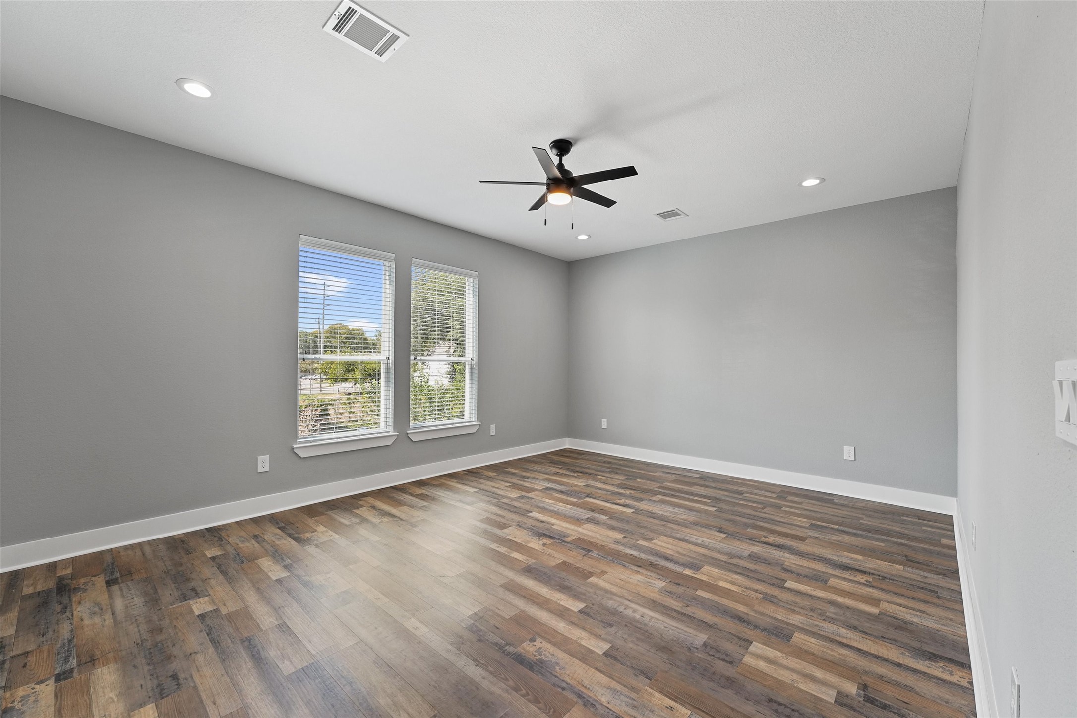 7704 Sealey Street Property Photo 10