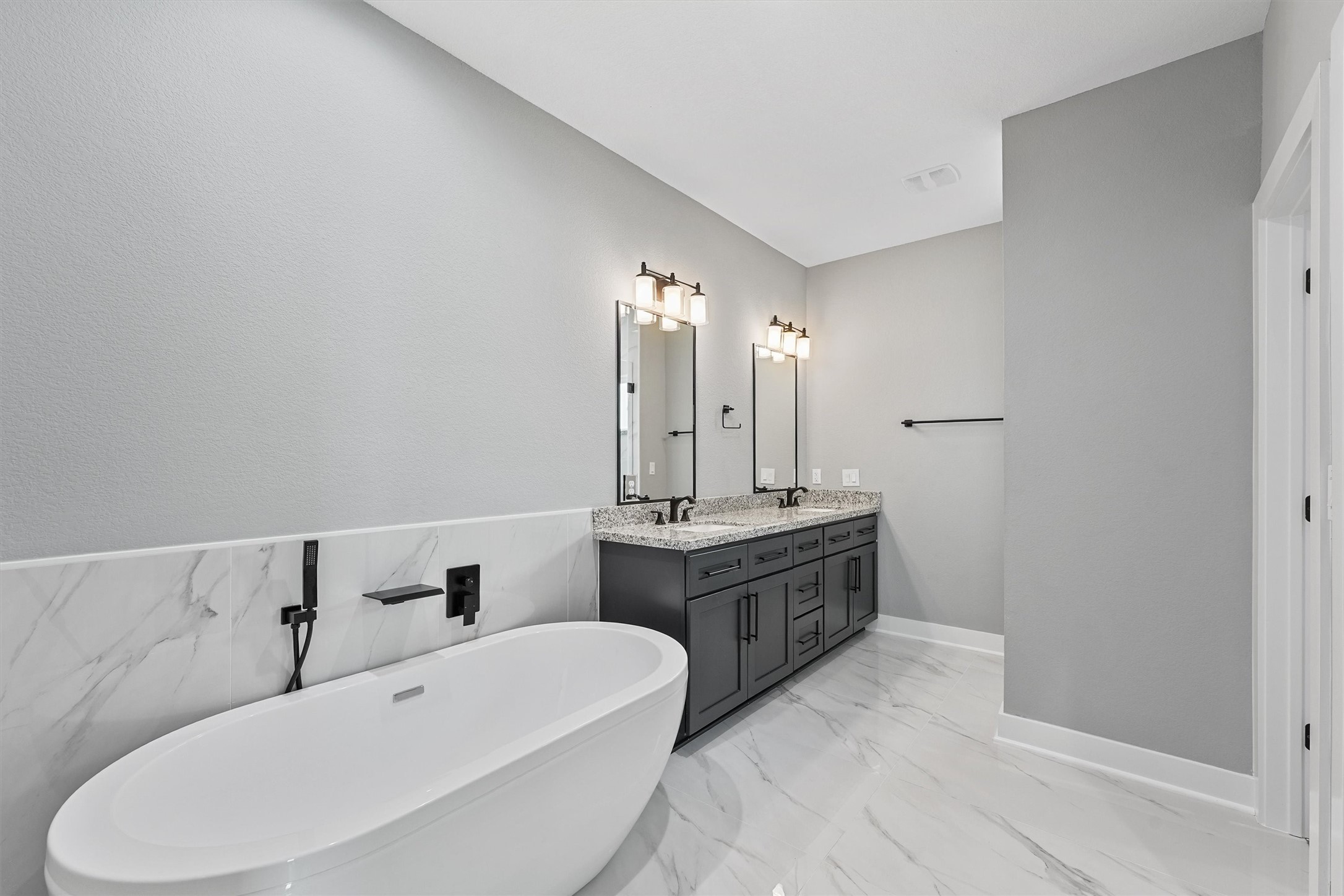 7704 Sealey Street Property Photo 12