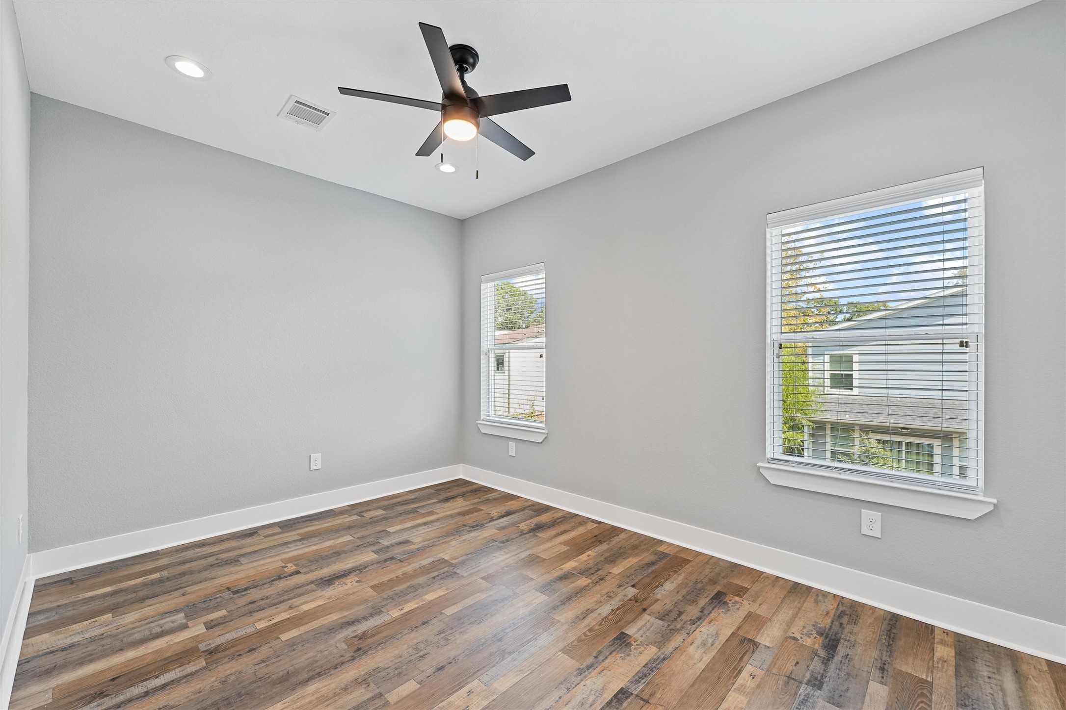 7704 Sealey Street Property Photo 14