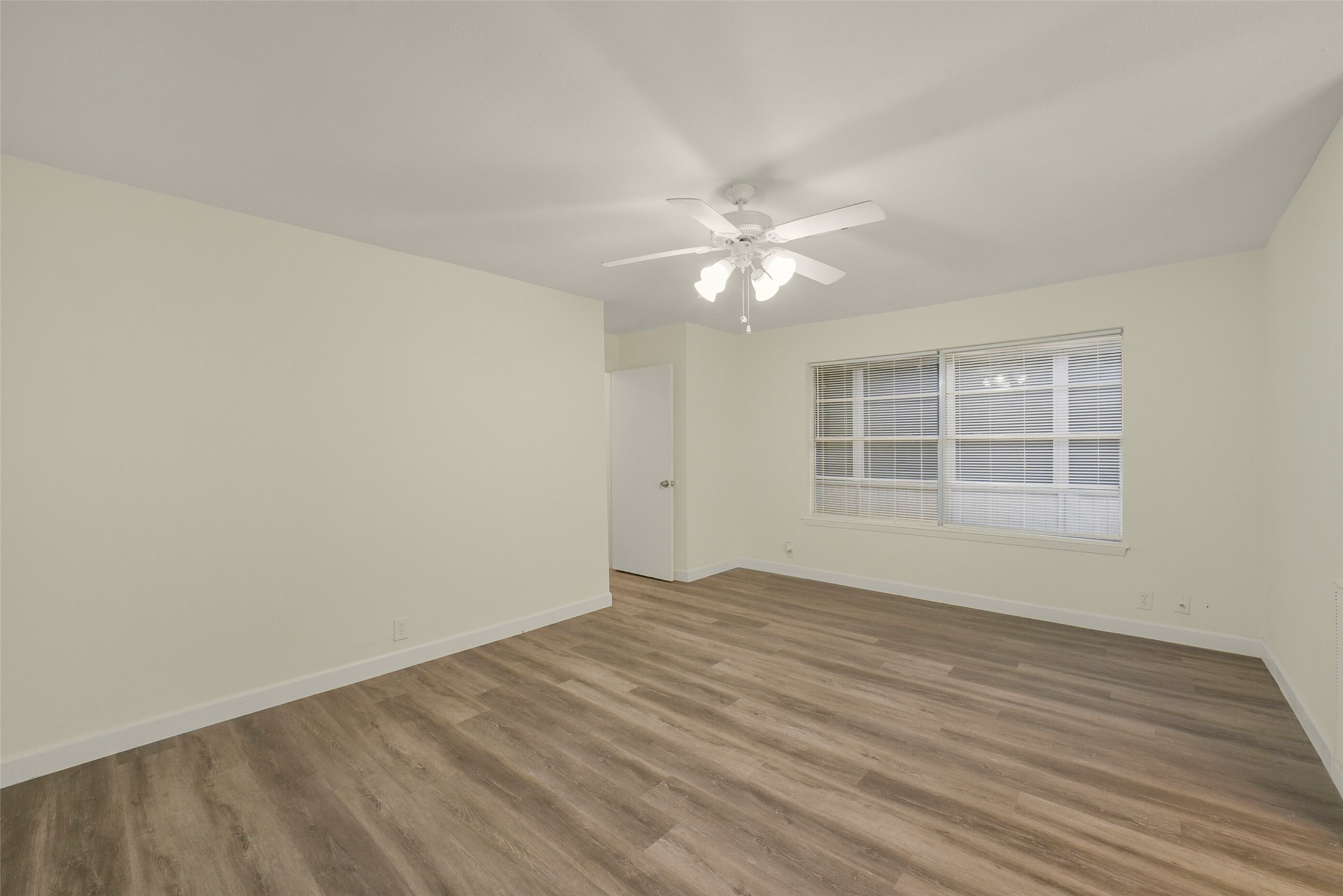 23122 Whispering Willow Drive Property Photo 32