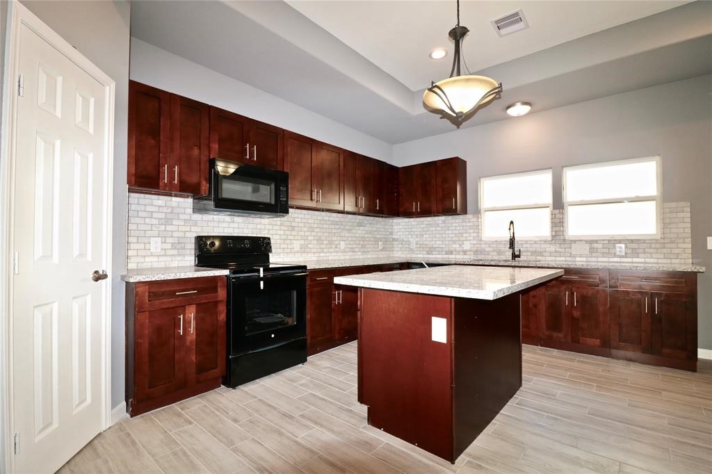 4238 Aledo Street Property Photo 9