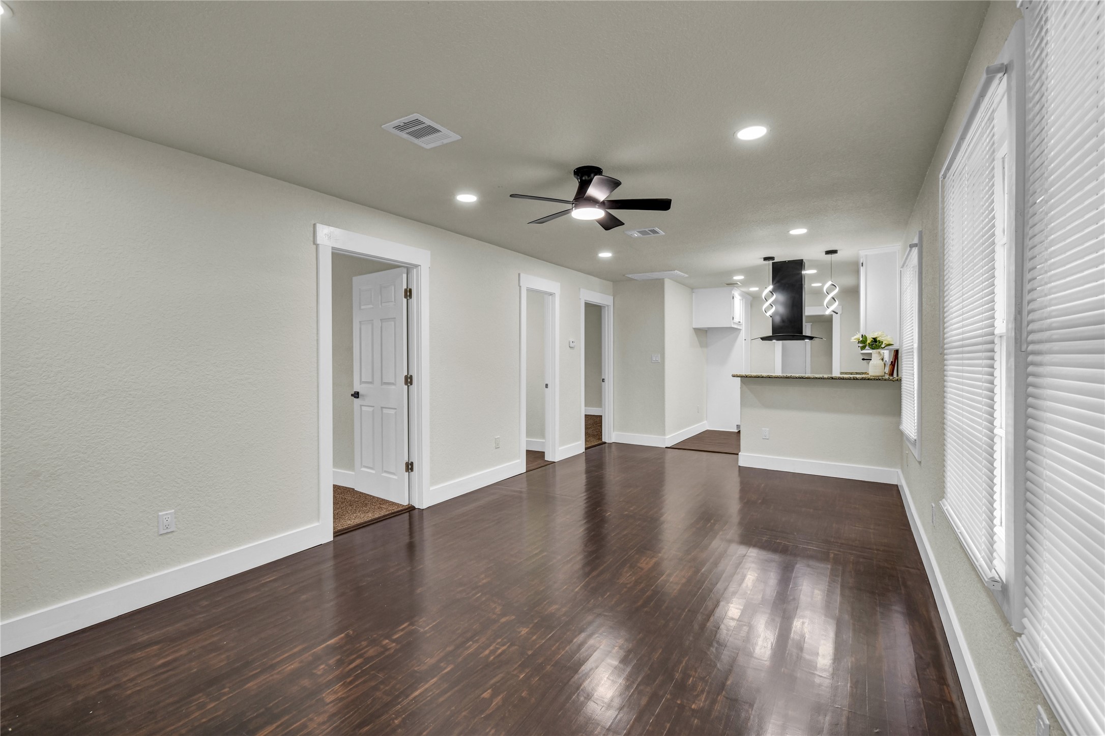 1127 W 4th Street Property Photo 5