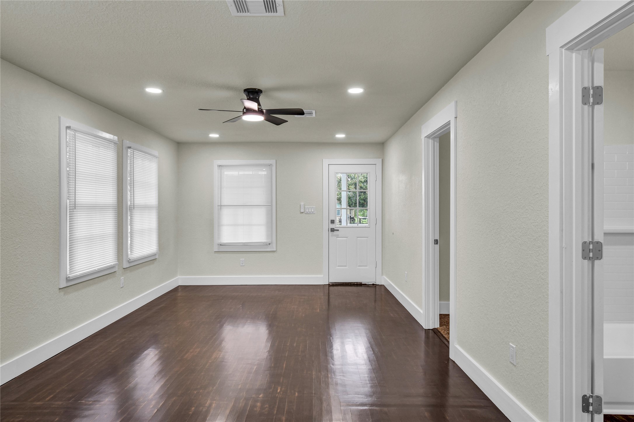 1127 W 4th Street Property Photo 6