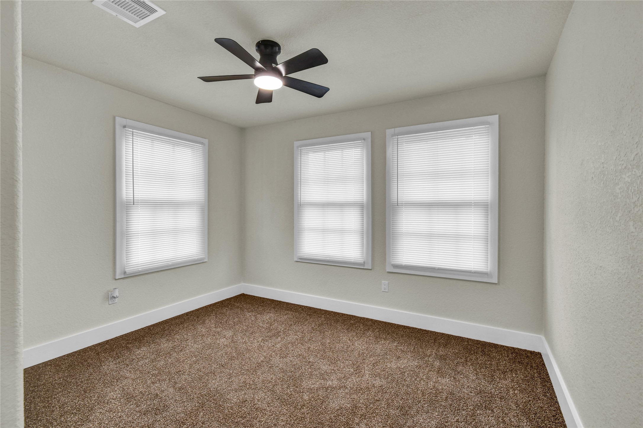 1127 W 4th Street Property Photo 13
