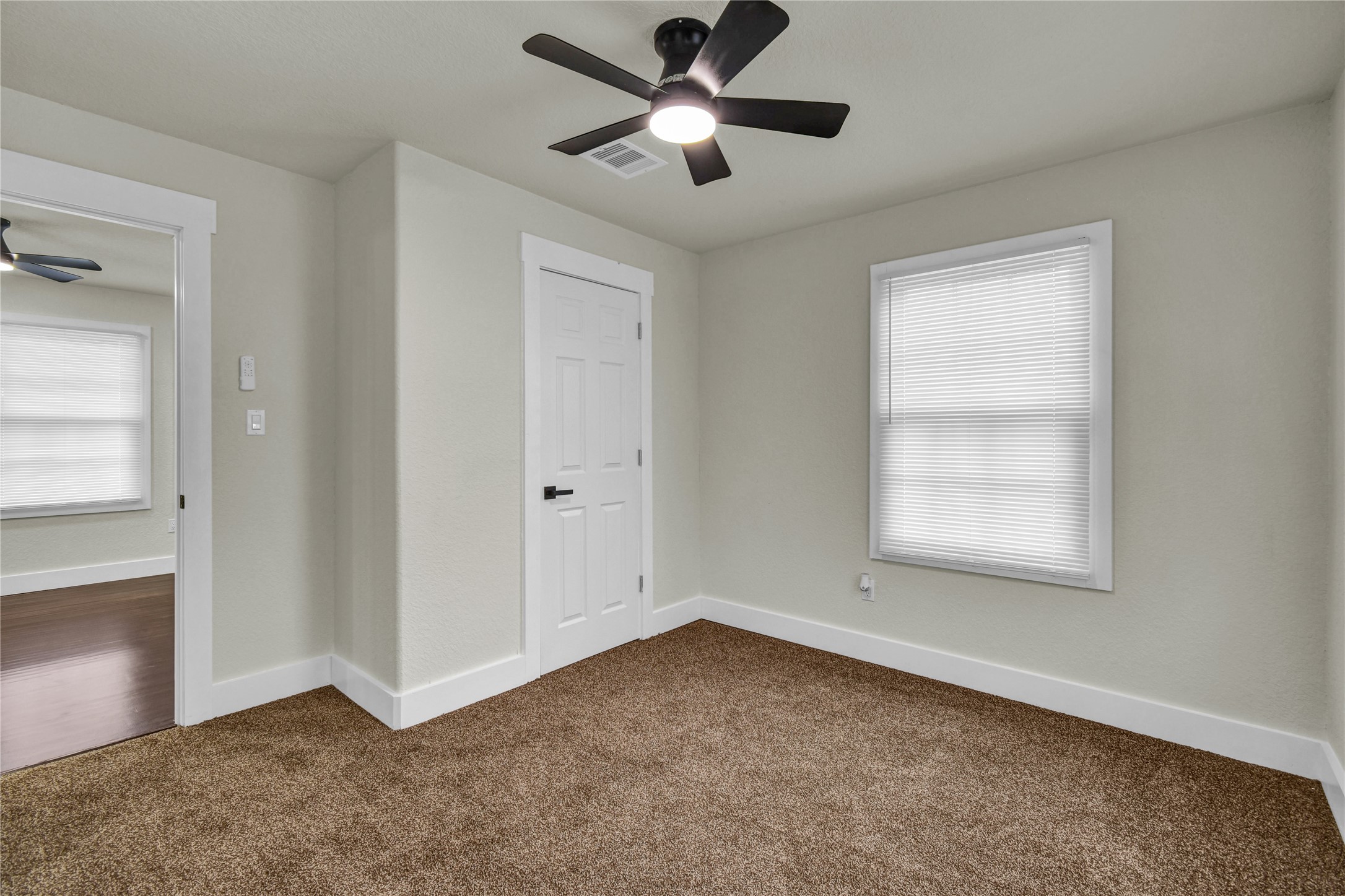 1127 W 4th Street Property Photo 20