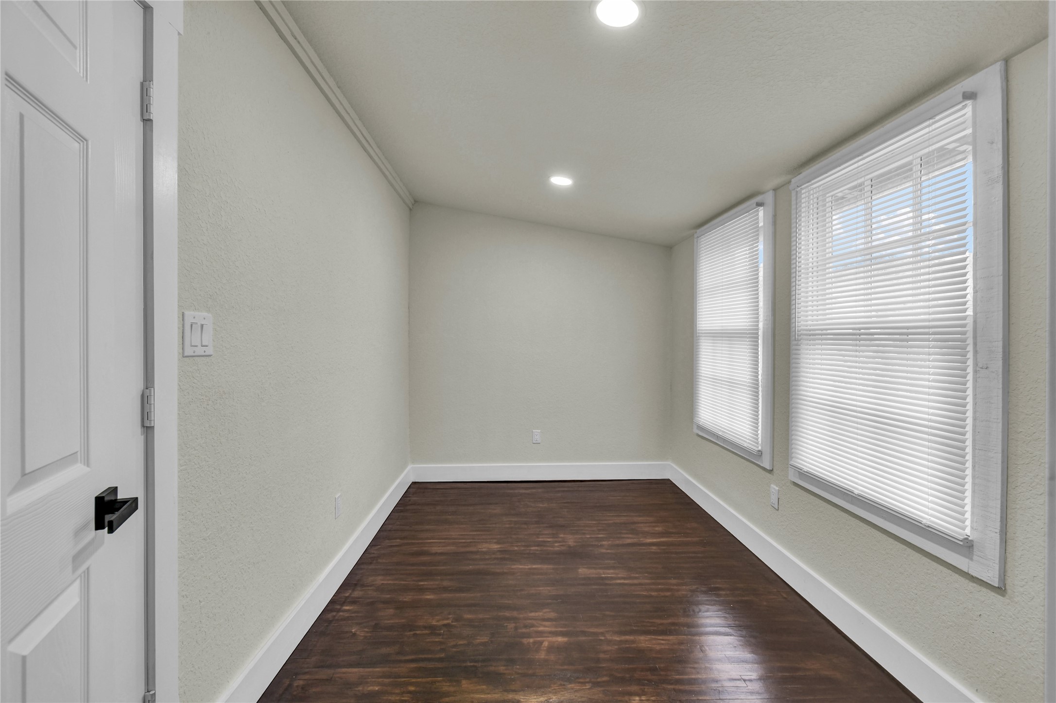 1127 W 4th Street Property Photo 21