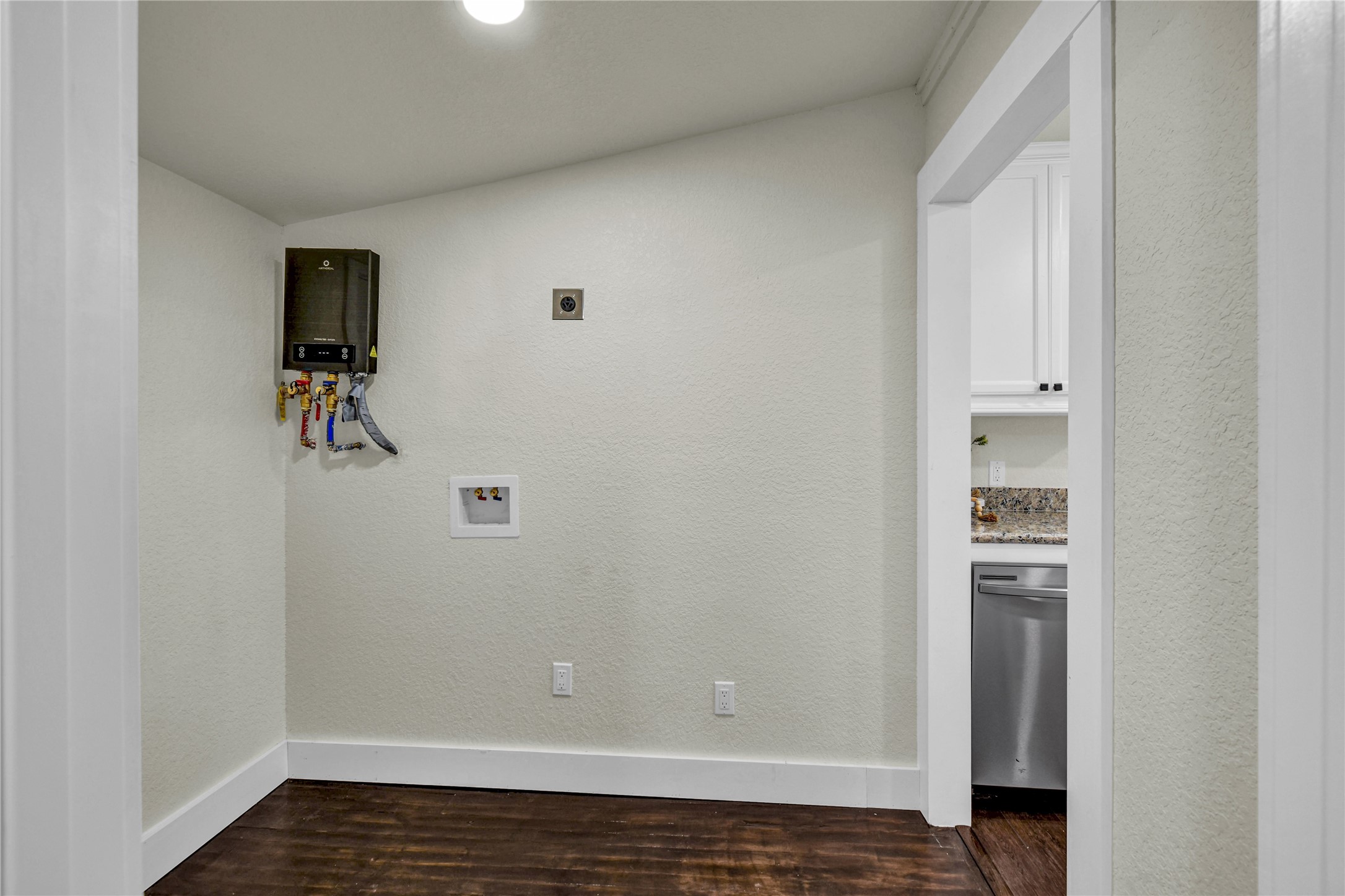 1127 W 4th Street Property Photo 23