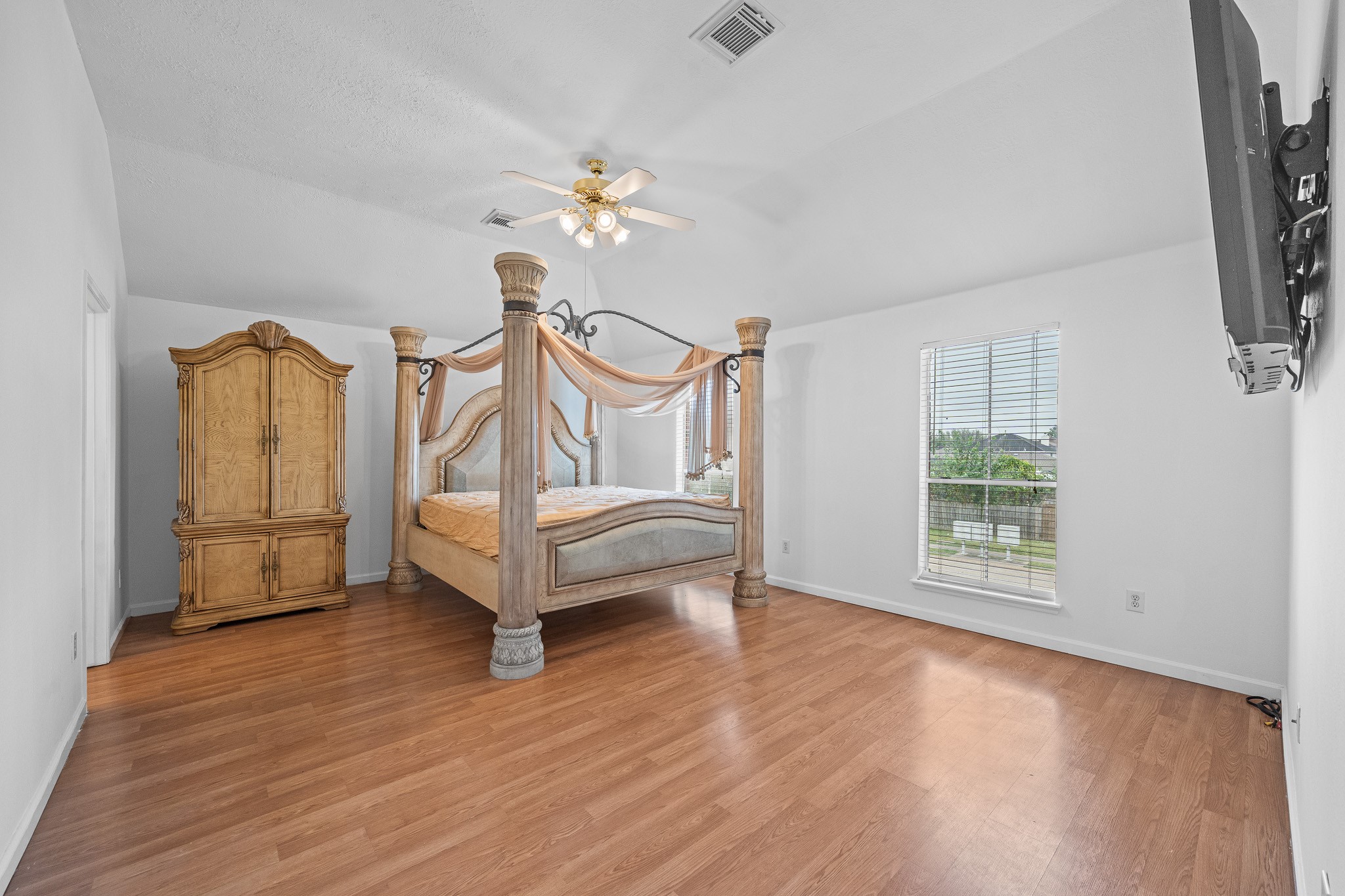 9742 Kingsville Park Drive Property Photo 17