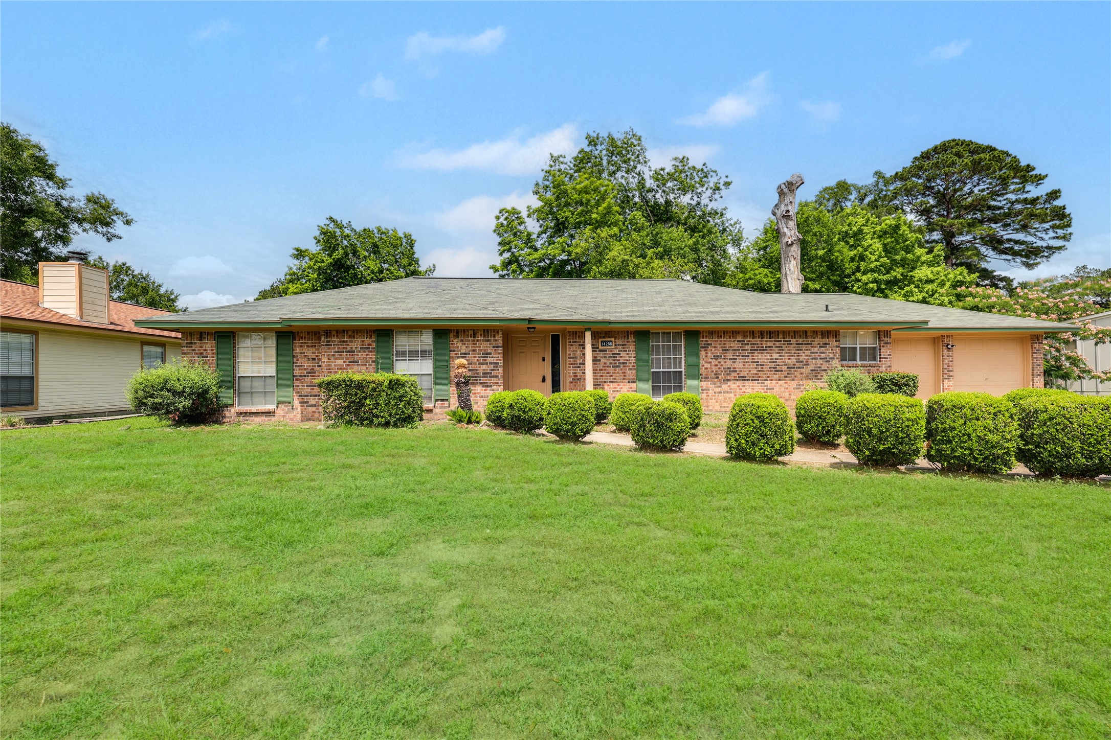 14256 Shadow Bay Drive Property Photo 1