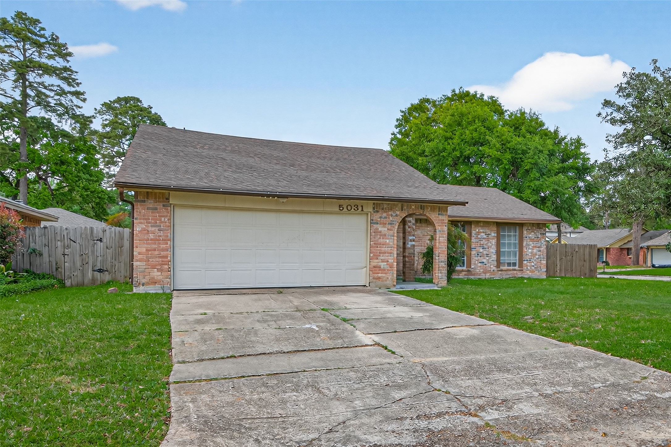 5031 Glendower Drive Property Photo 3