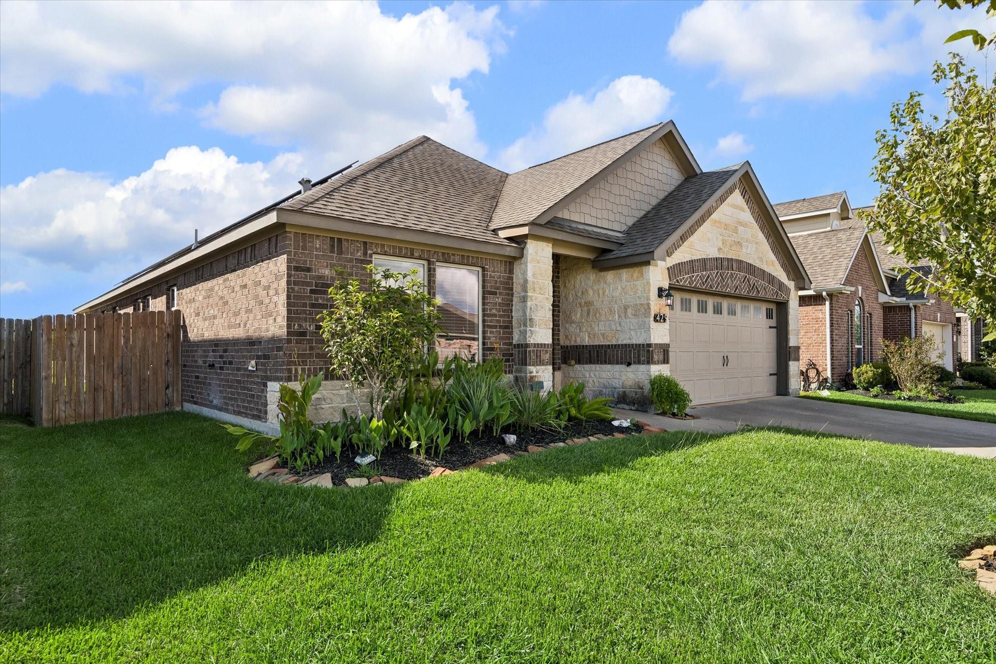 429 Lake Line Drive, Alvin Tx 77511 Property Photo 2