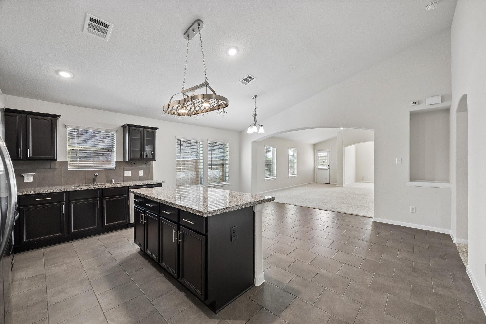 429 Lake Line Drive, Alvin Tx 77511 Property Photo 5