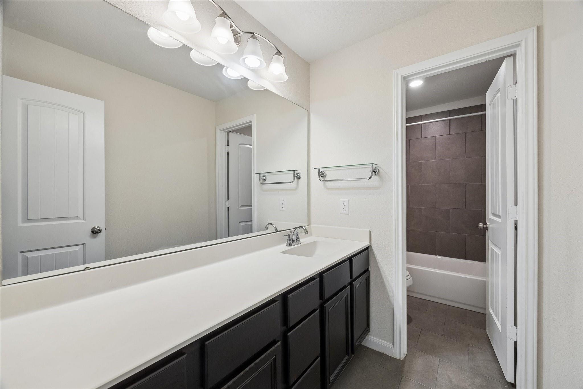 429 Lake Line Drive, Alvin Tx 77511 Property Photo 17