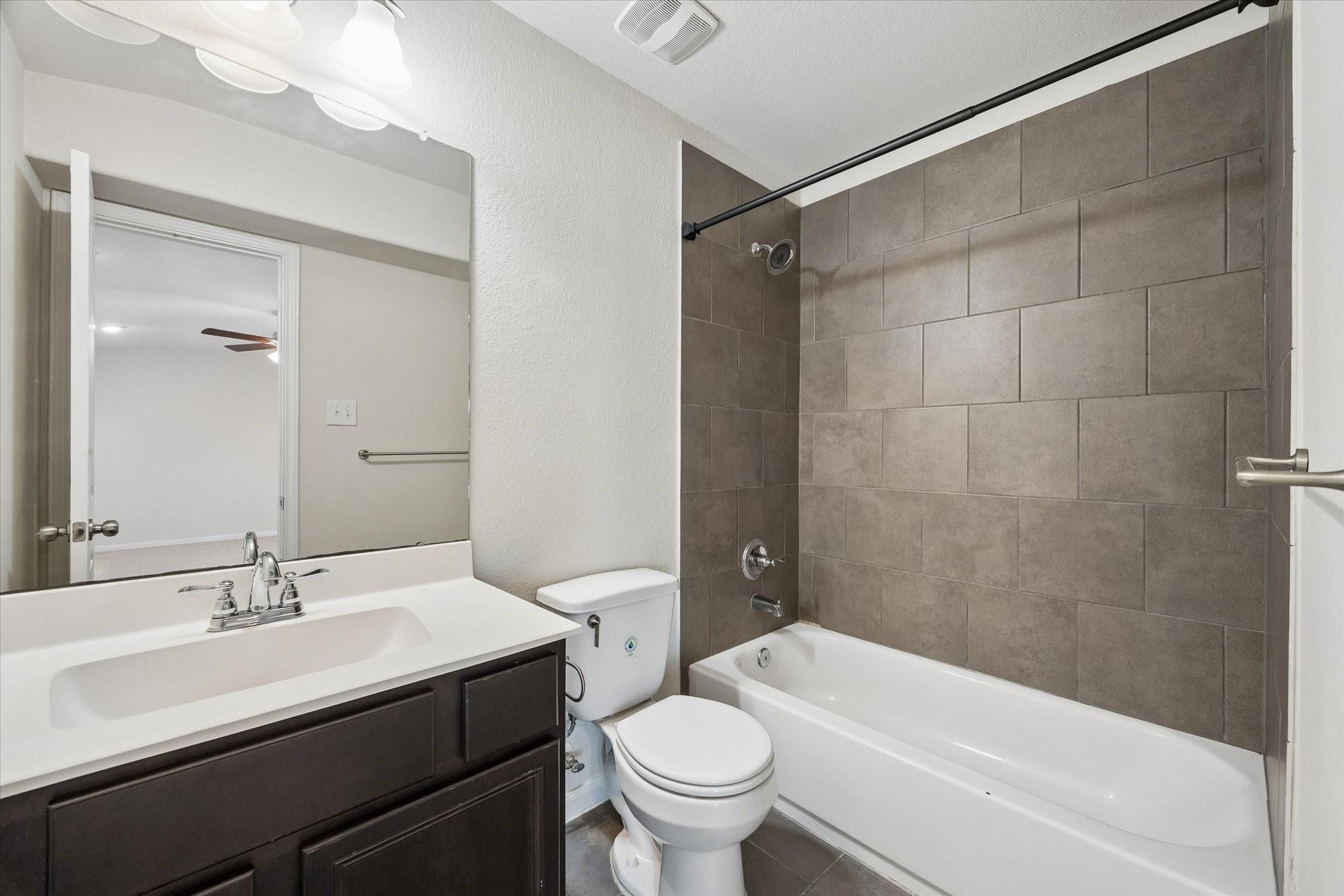 429 Lake Line Drive, Alvin Tx 77511 Property Photo 24