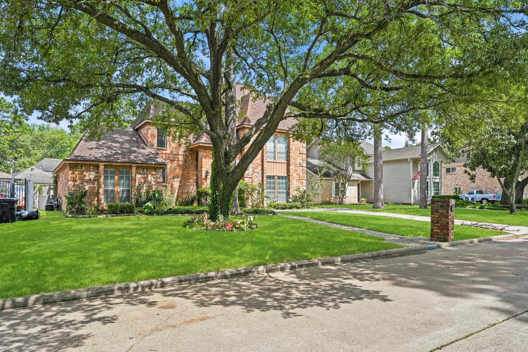 12447 Oak Park Drive, Houston TX 77070 Property Photo 1