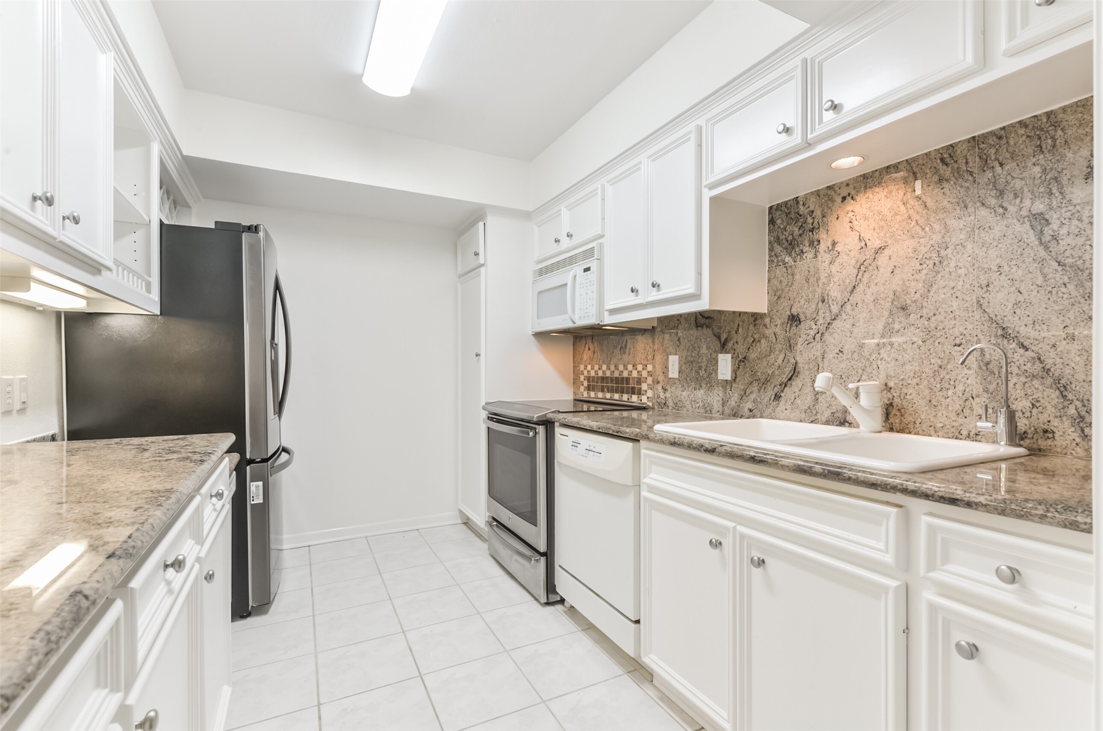14341 Misty Meadow Ln Property Photo 22