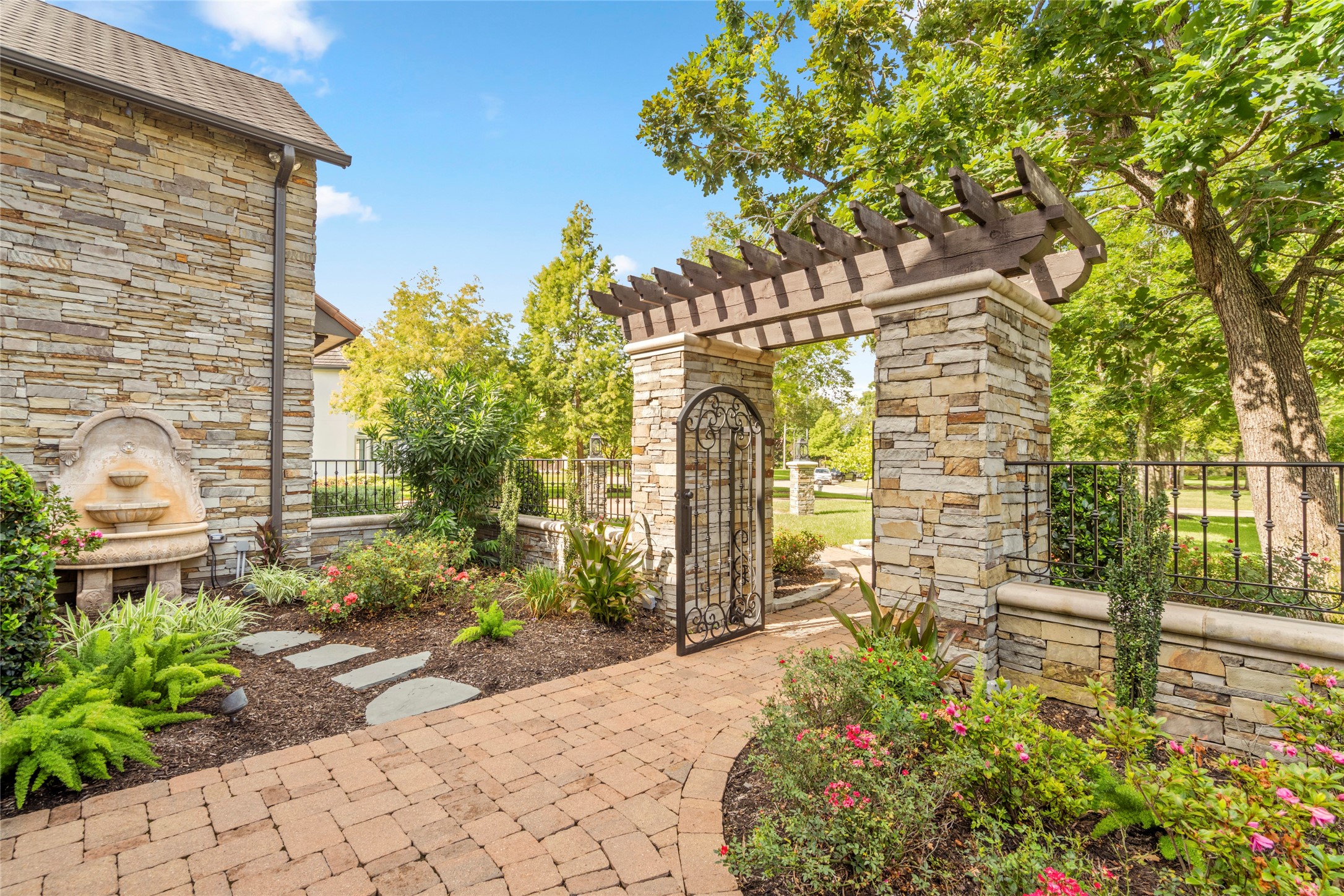 106 Big Trail Court Property Photo 42
