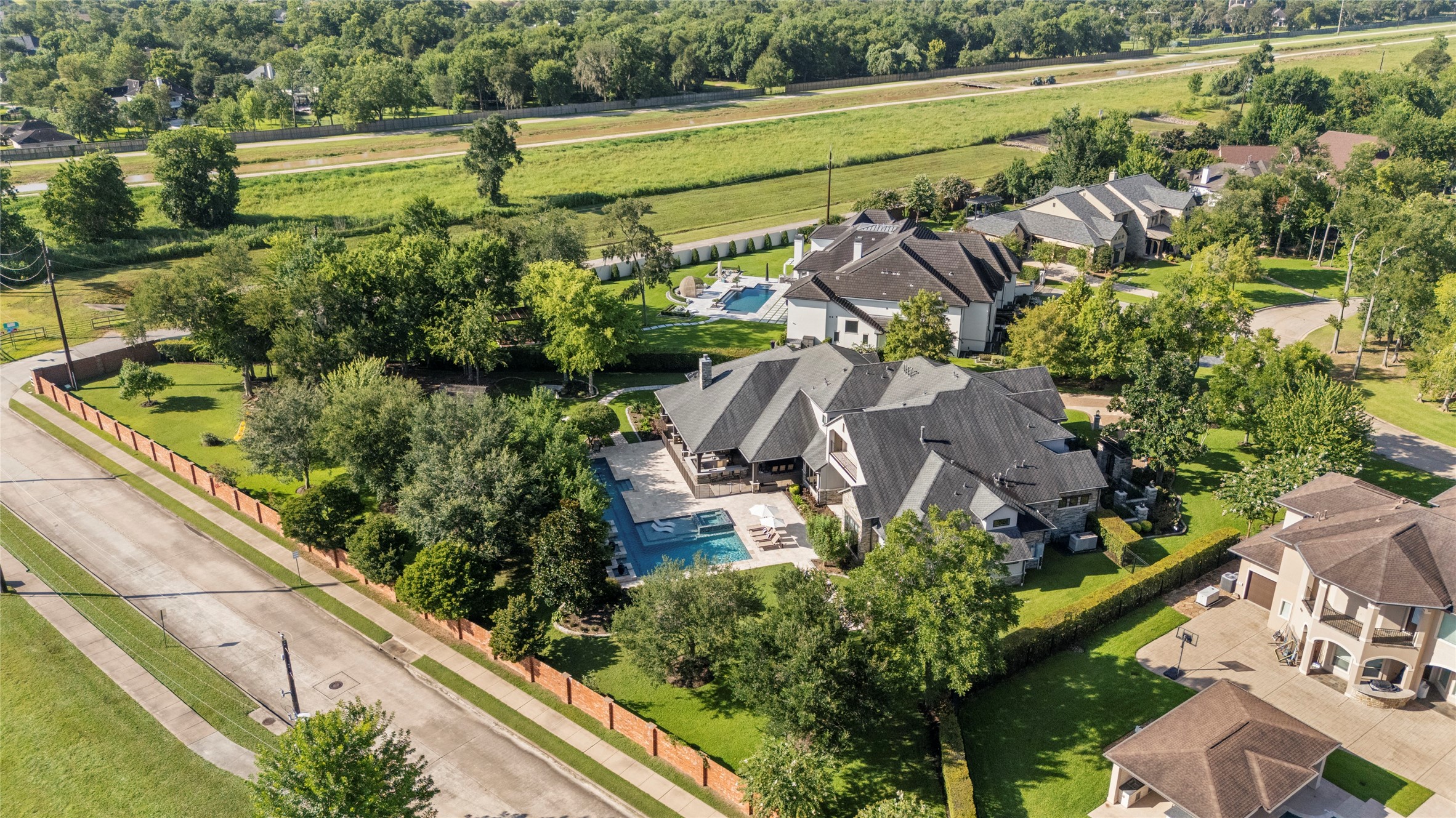 106 Big Trail Court Property Photo 44
