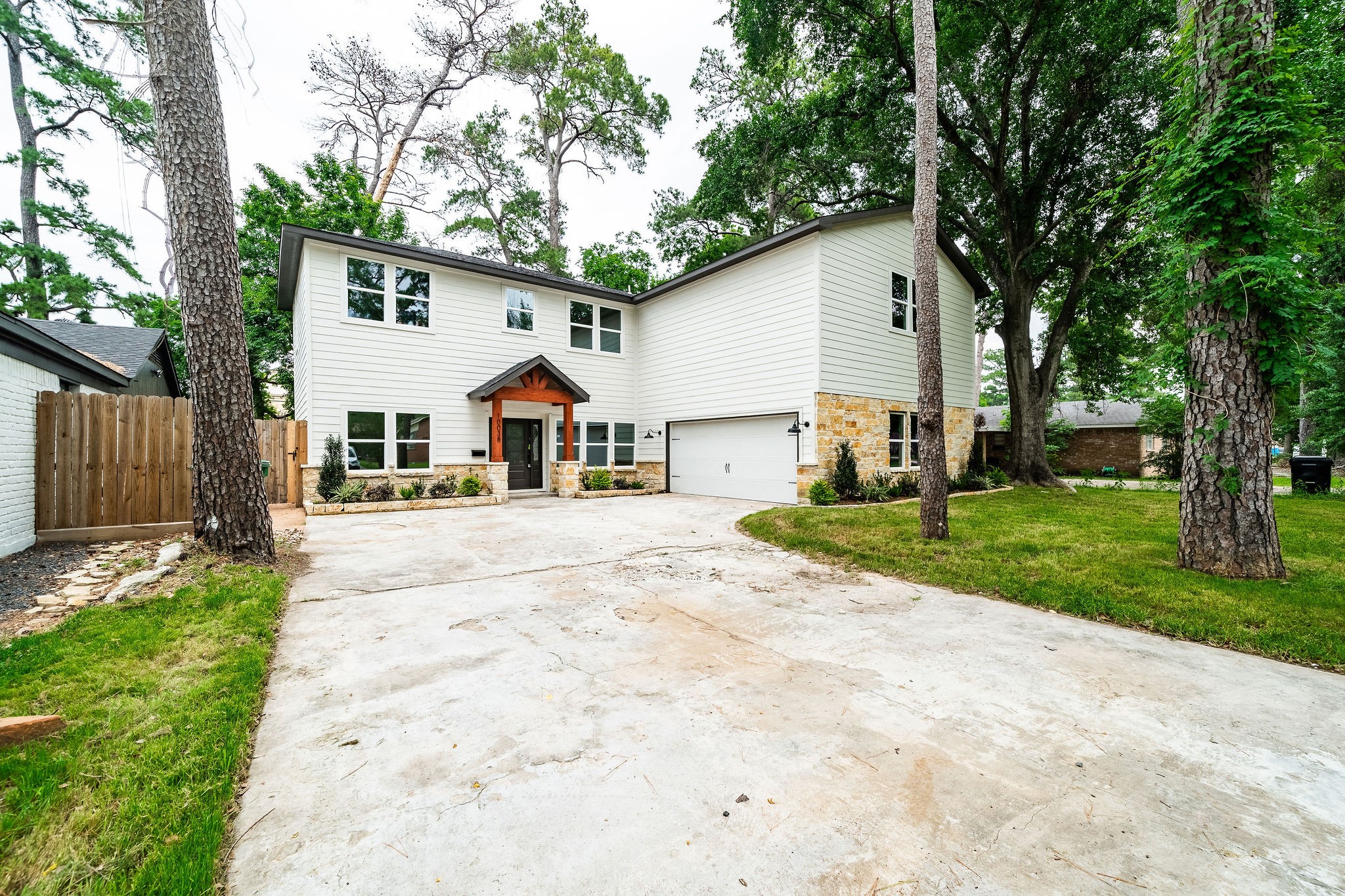 10038 Westview Drive Property Photo 1
