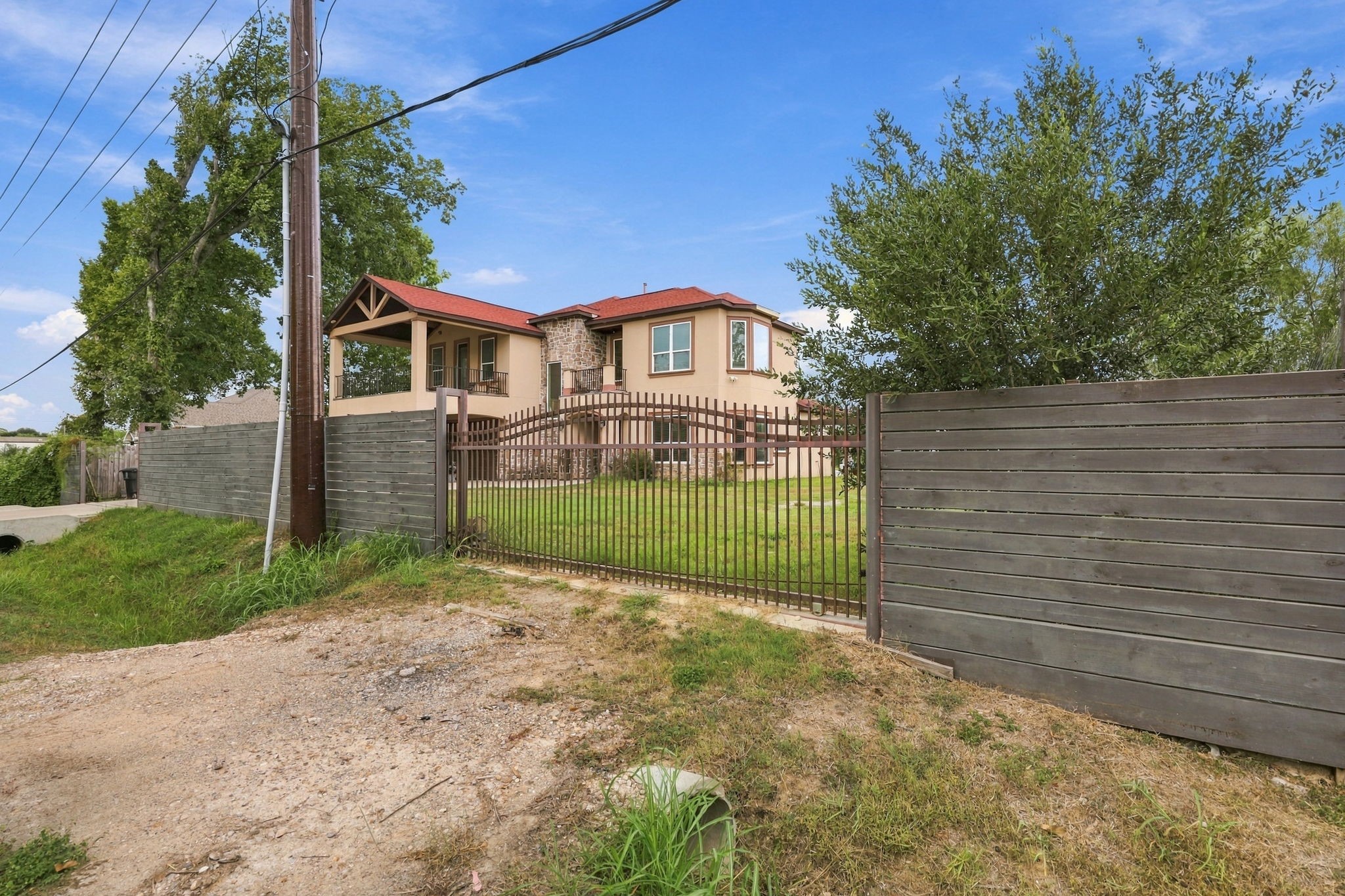 6205 Allison Road Property Photo 3