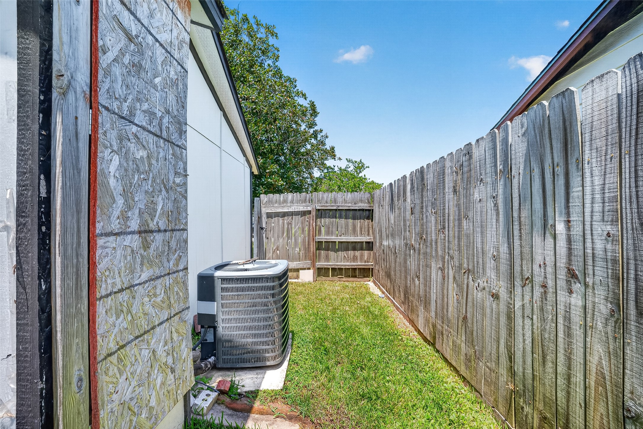 2110 Hillshire Drive Property Photo 27