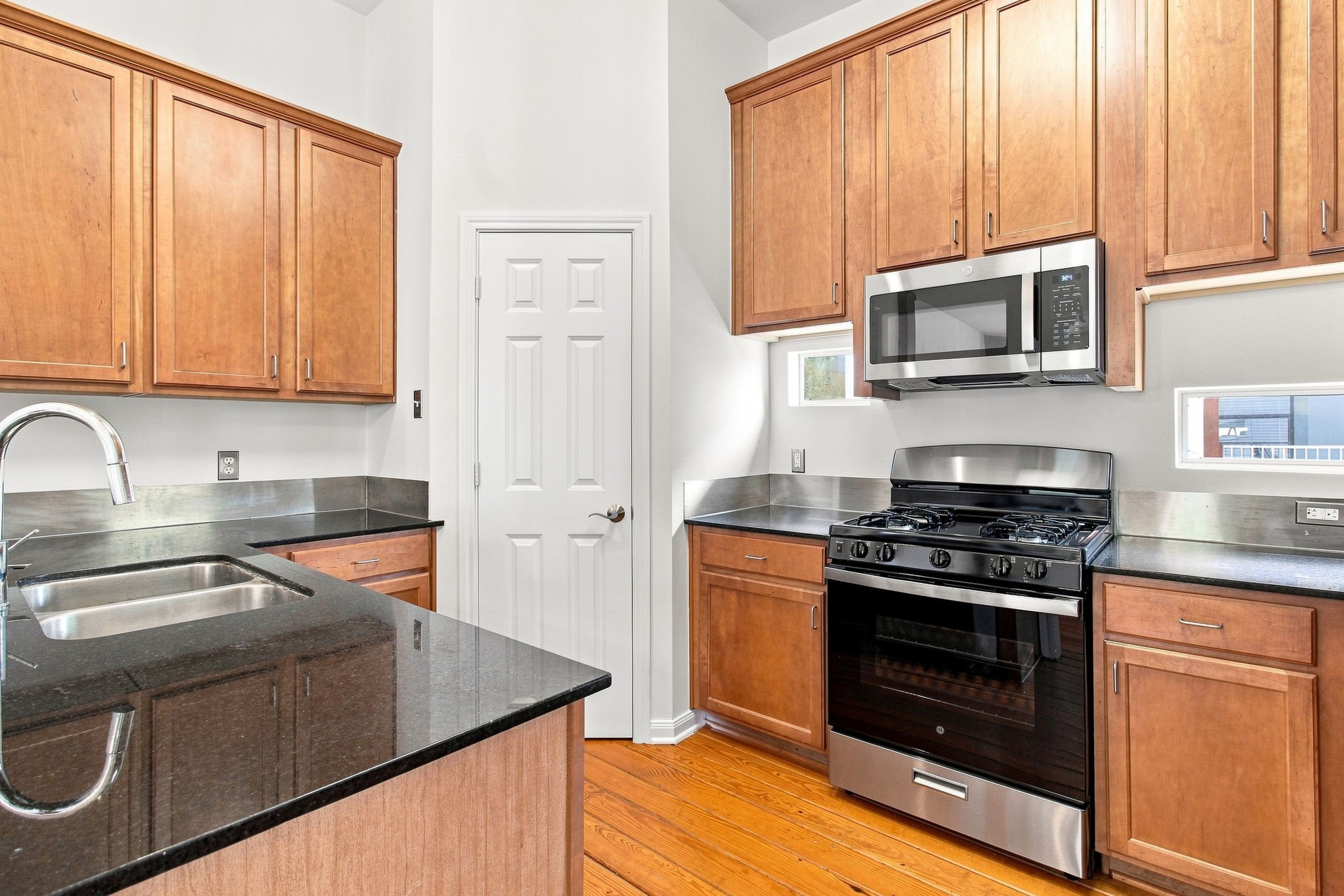 1225 Hickory Street Property Photo 4