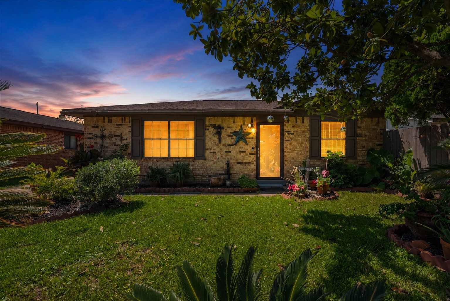 4722 Caroline Street Property Photo 1