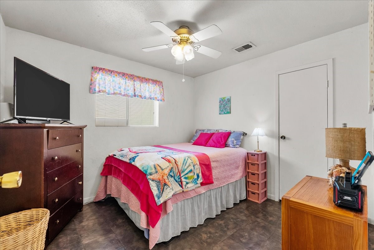 4722 Caroline Street Property Photo 12