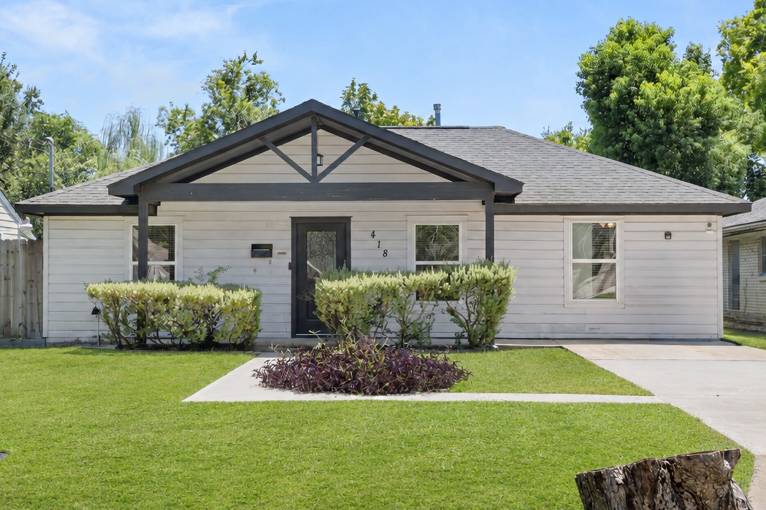 418 Neyland Street Property Photo 1