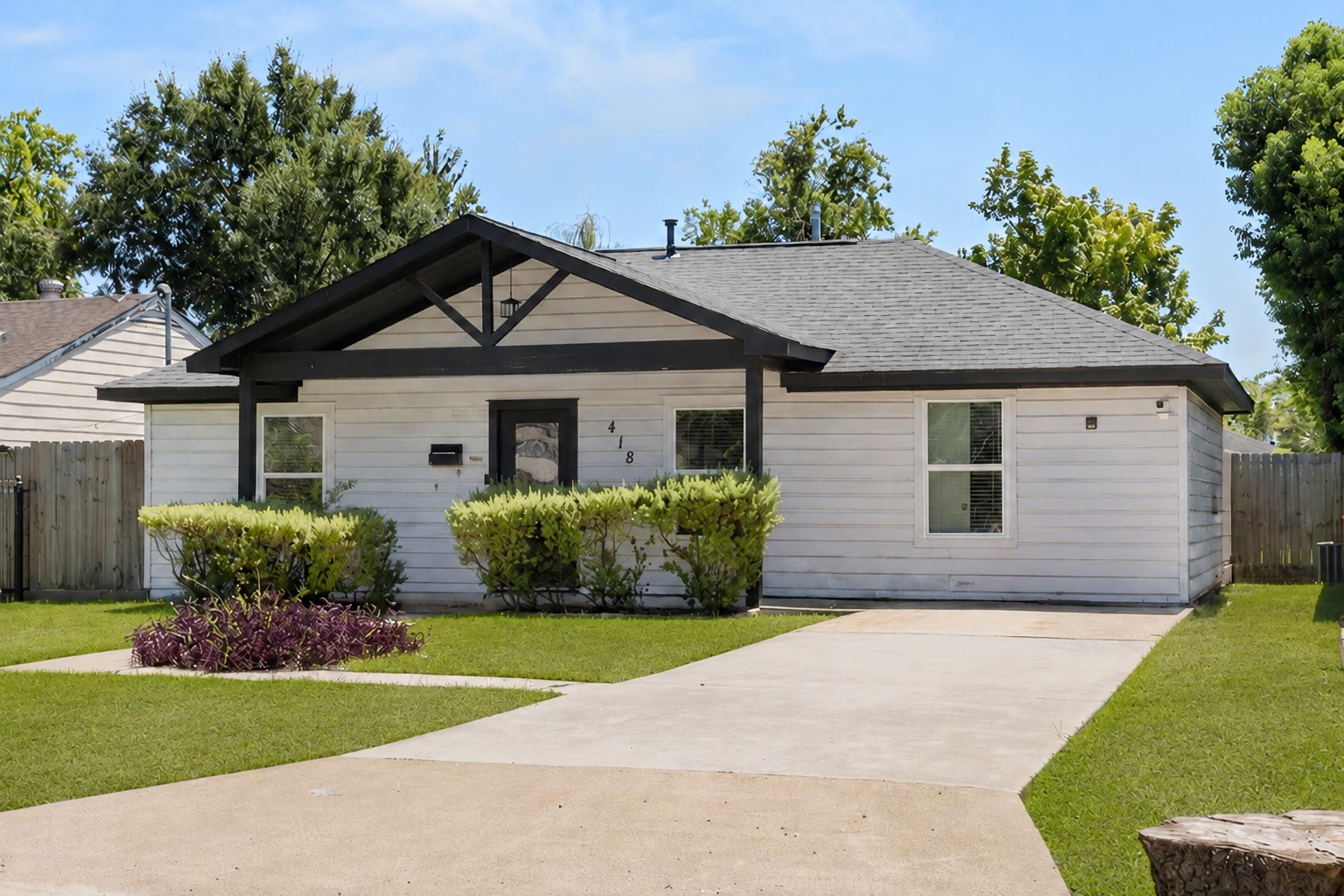 418 Neyland Street Property Photo 2