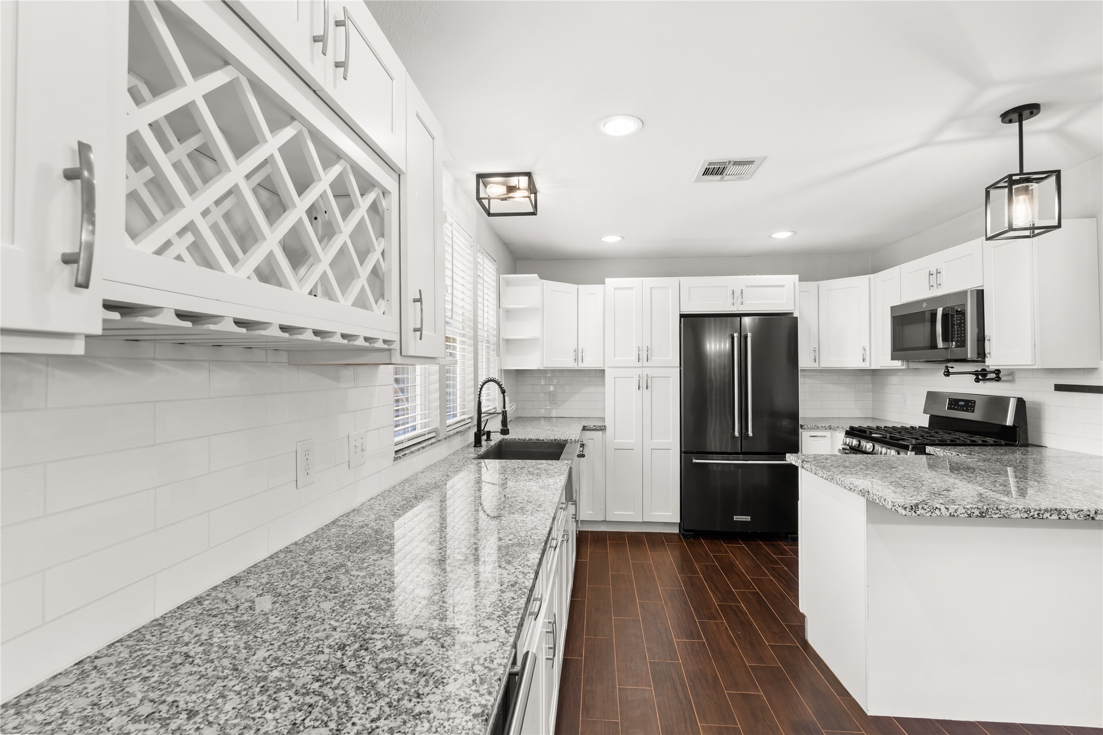 418 Neyland Street Property Photo 8