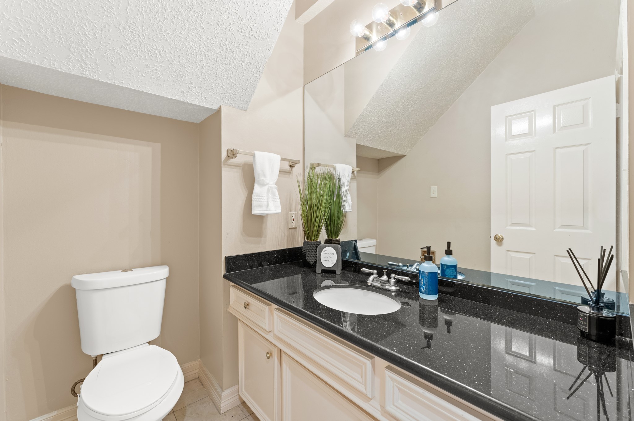 3303 Amber Forest Drive Property Photo 11