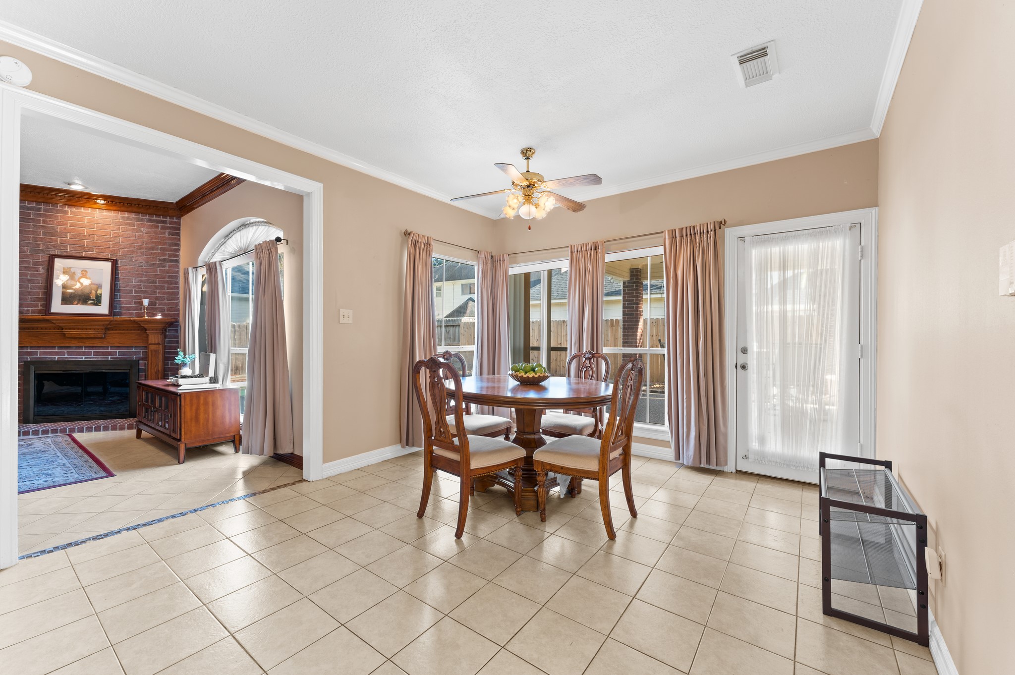 3303 Amber Forest Drive Property Photo 20