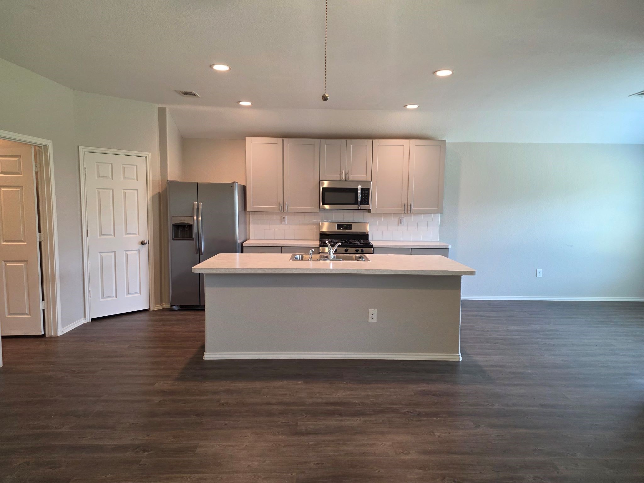 20714 Southern Woods Drive Property Photo 8