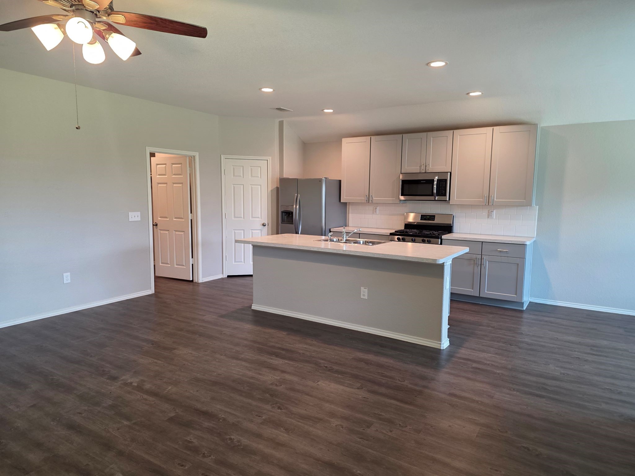 20714 Southern Woods Drive Property Photo 9