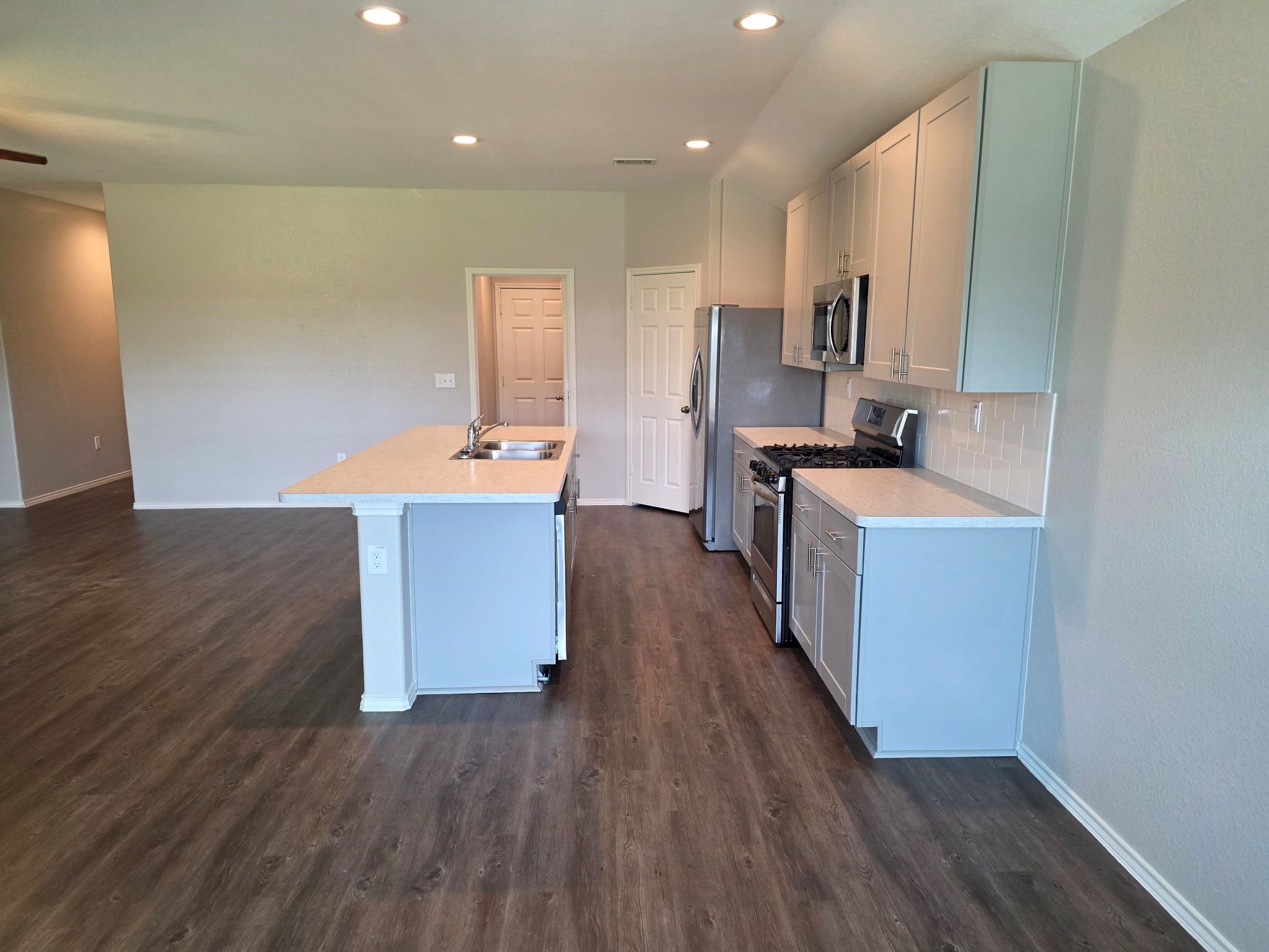 20714 Southern Woods Drive Property Photo 12
