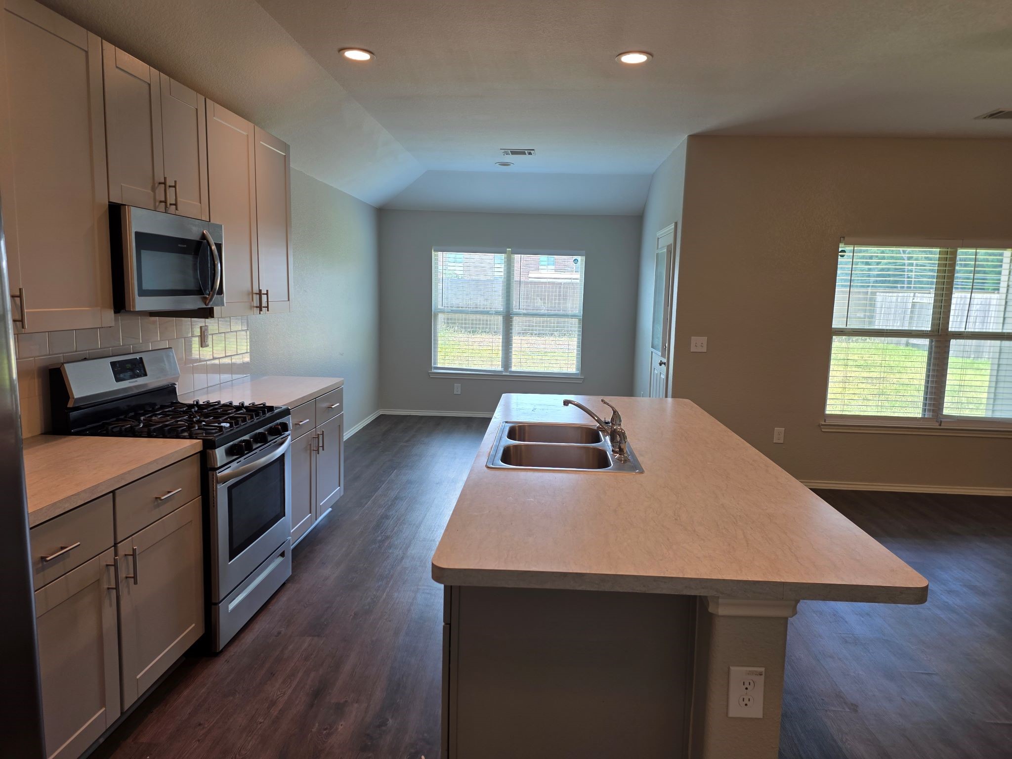 20714 Southern Woods Drive Property Photo 13