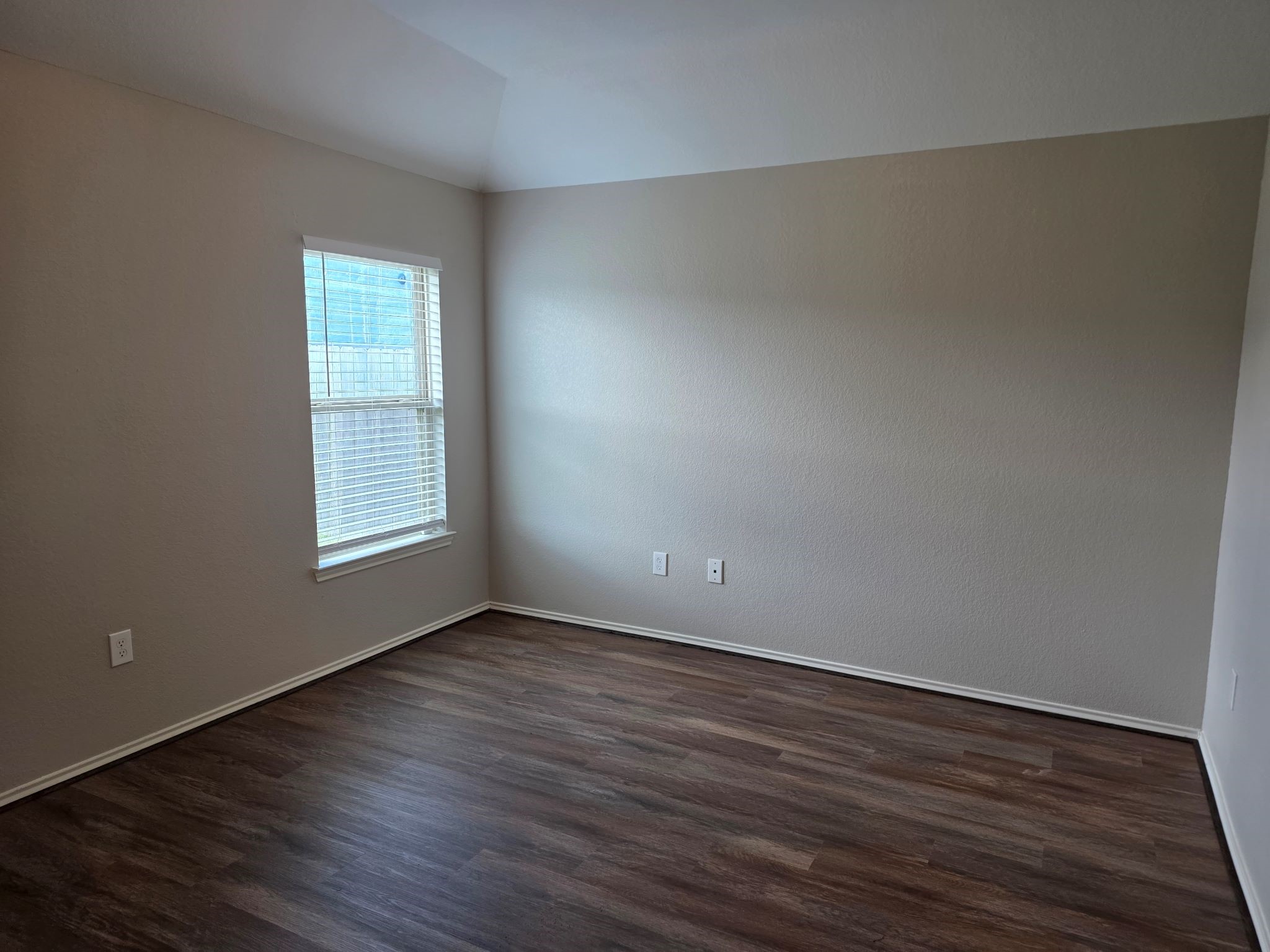 20714 Southern Woods Drive Property Photo 15