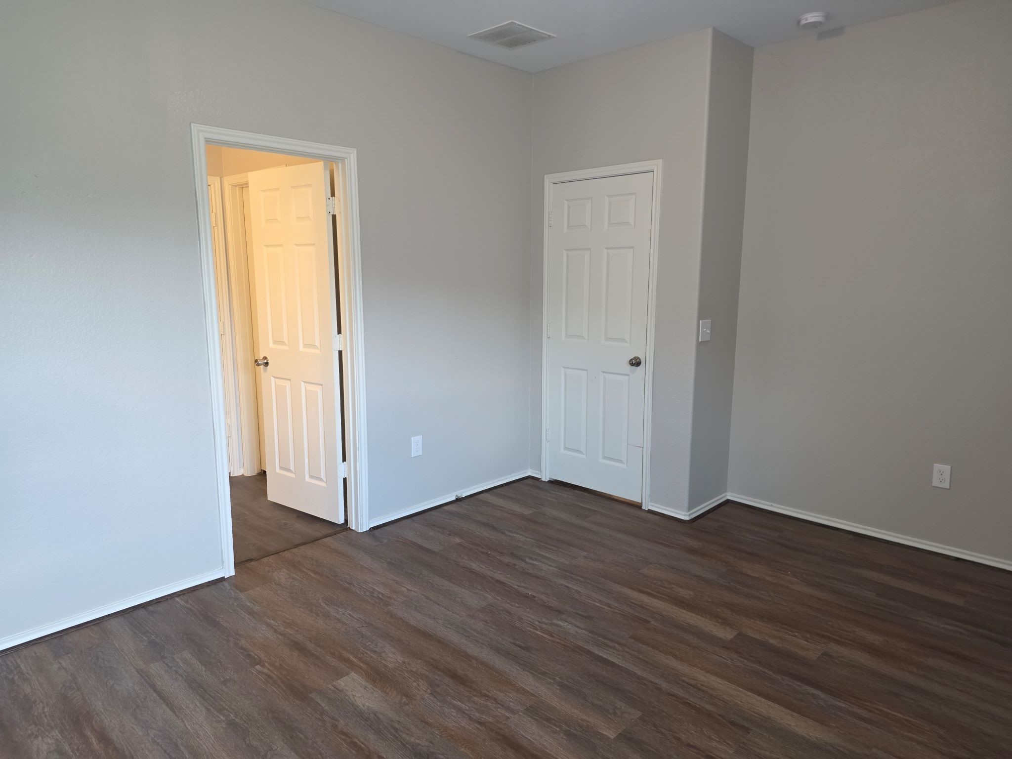 20714 Southern Woods Drive Property Photo 16