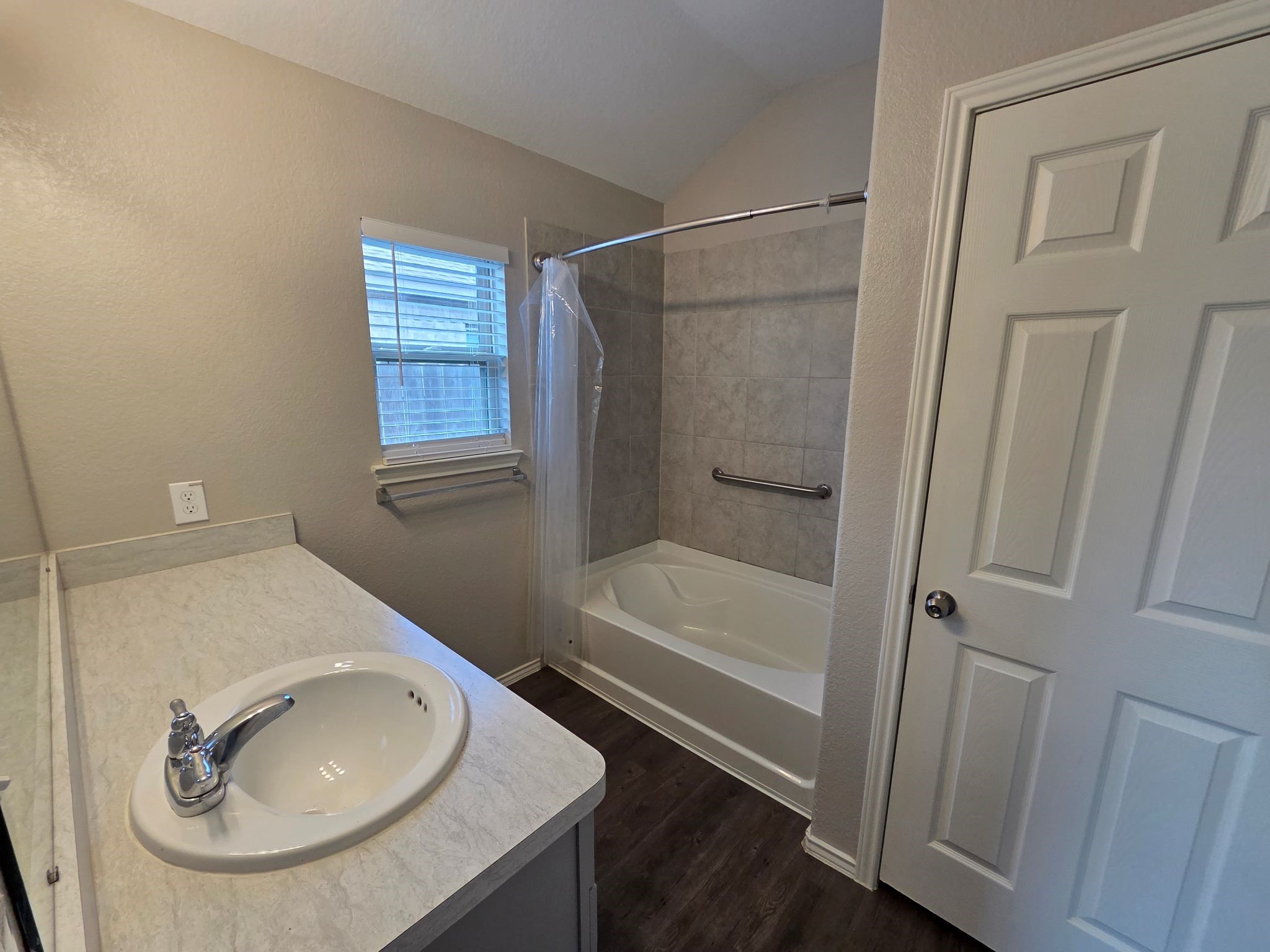 20714 Southern Woods Drive Property Photo 17