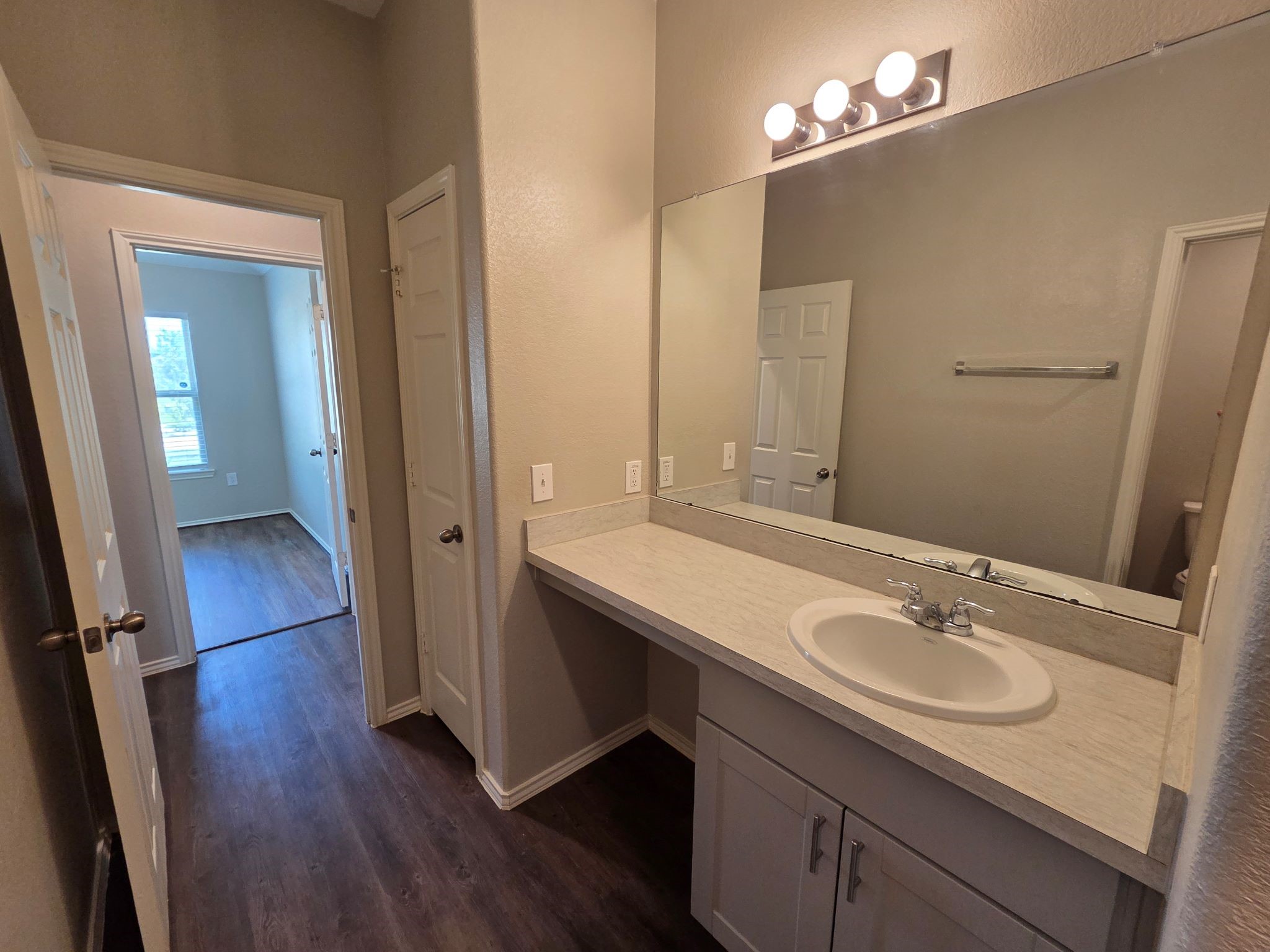 20714 Southern Woods Drive Property Photo 25