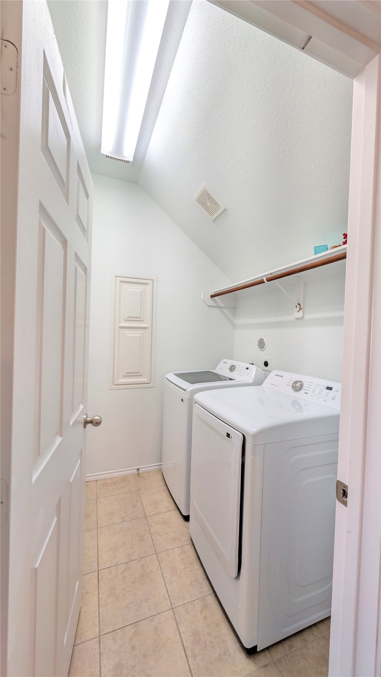 6019 Gracys Landing Lane Property Photo 10