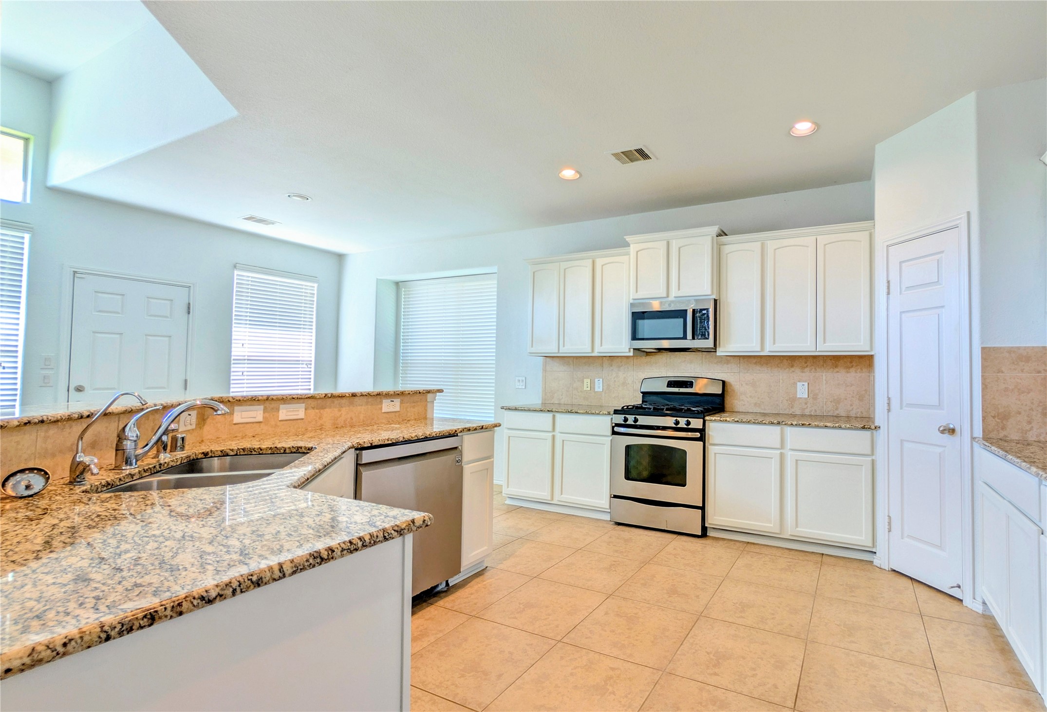 6019 Gracys Landing Lane Property Photo 11