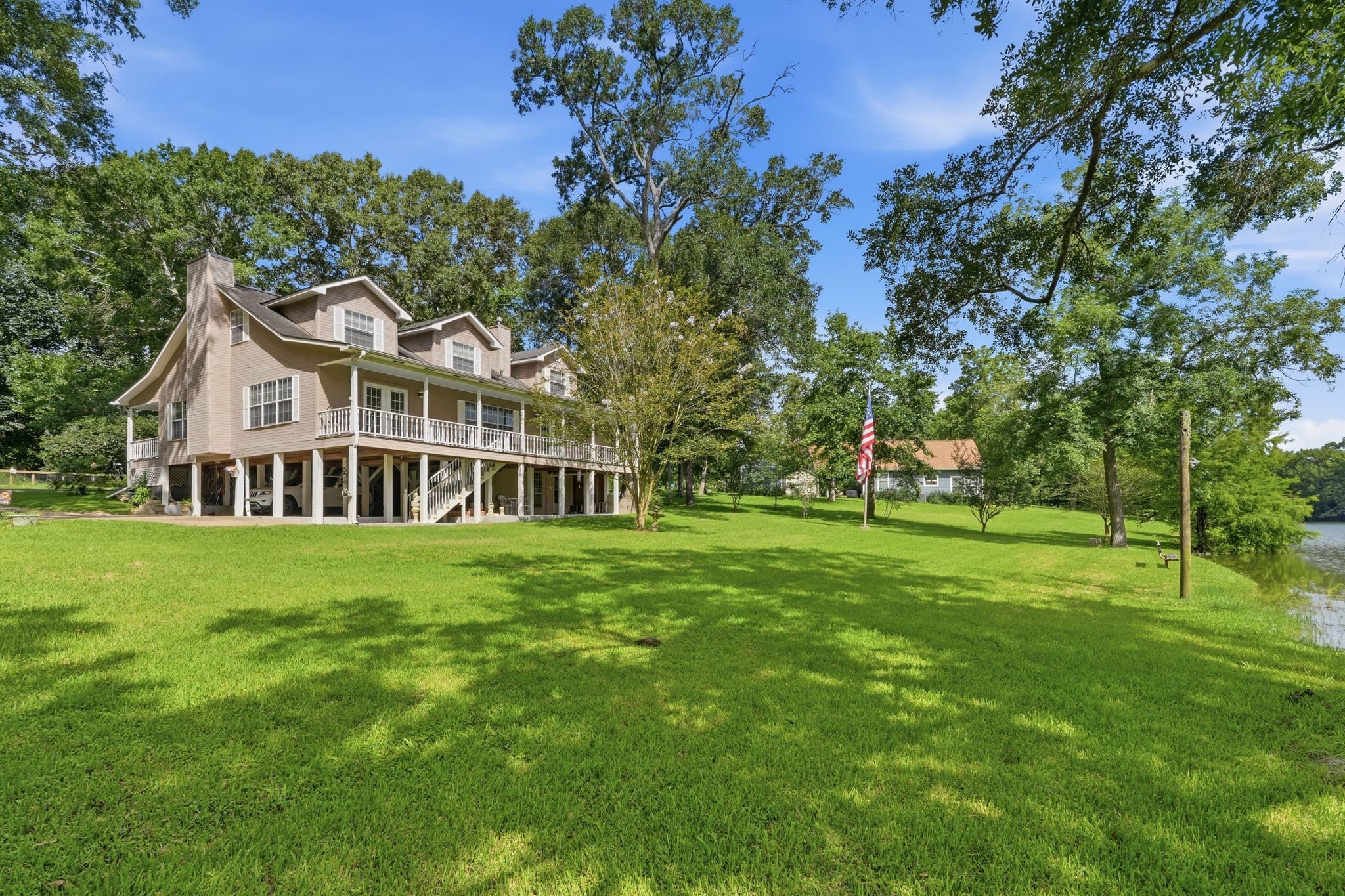 249 Lakeshore Drive Property Photo 5