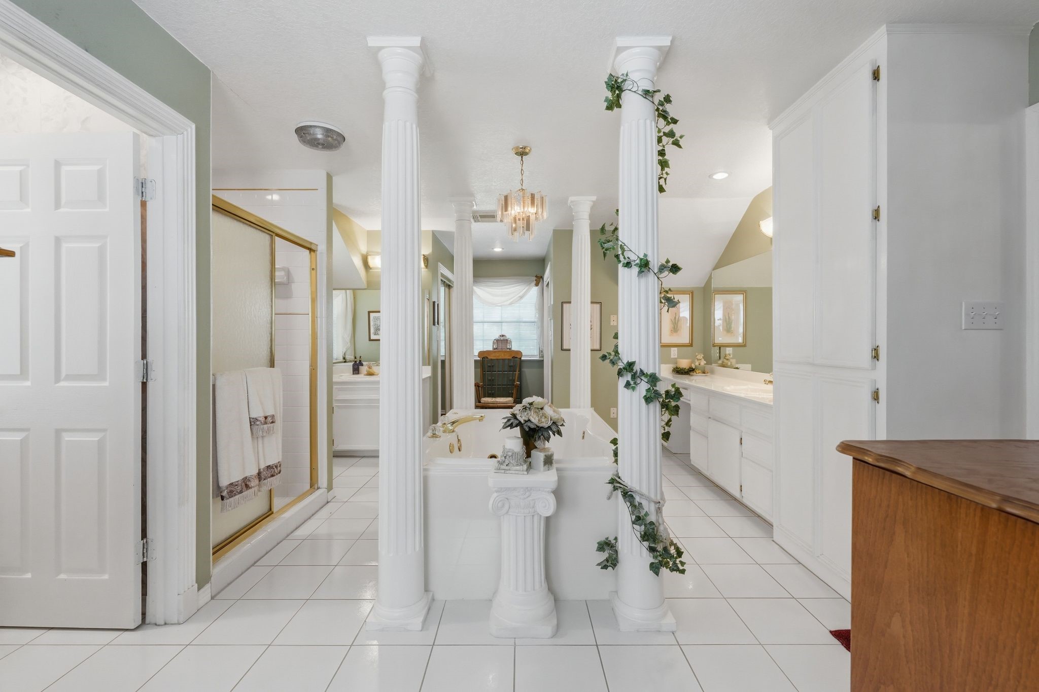 249 Lakeshore Drive Property Photo 28